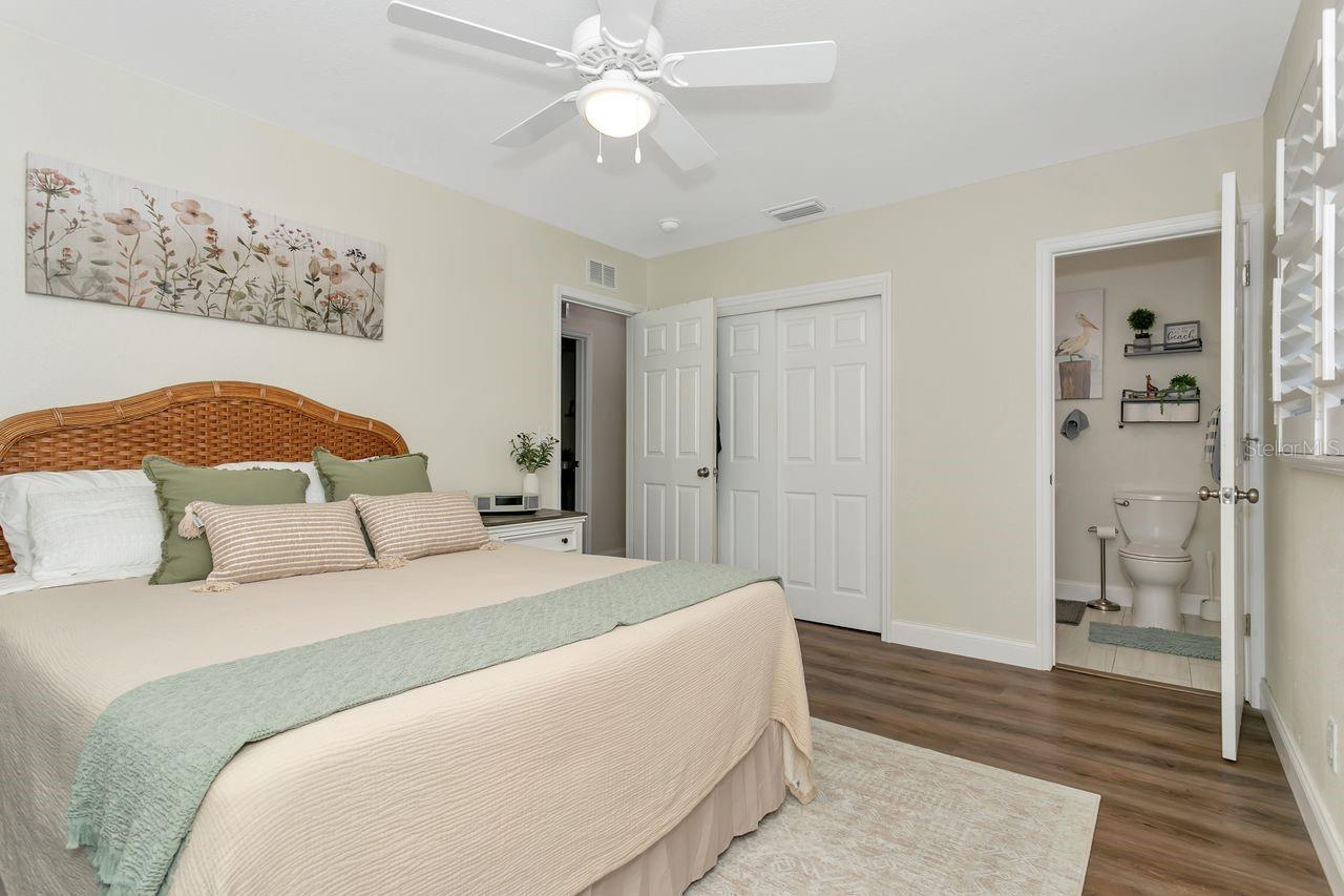 Image 31 of 59 For 13596 Croft Drive N