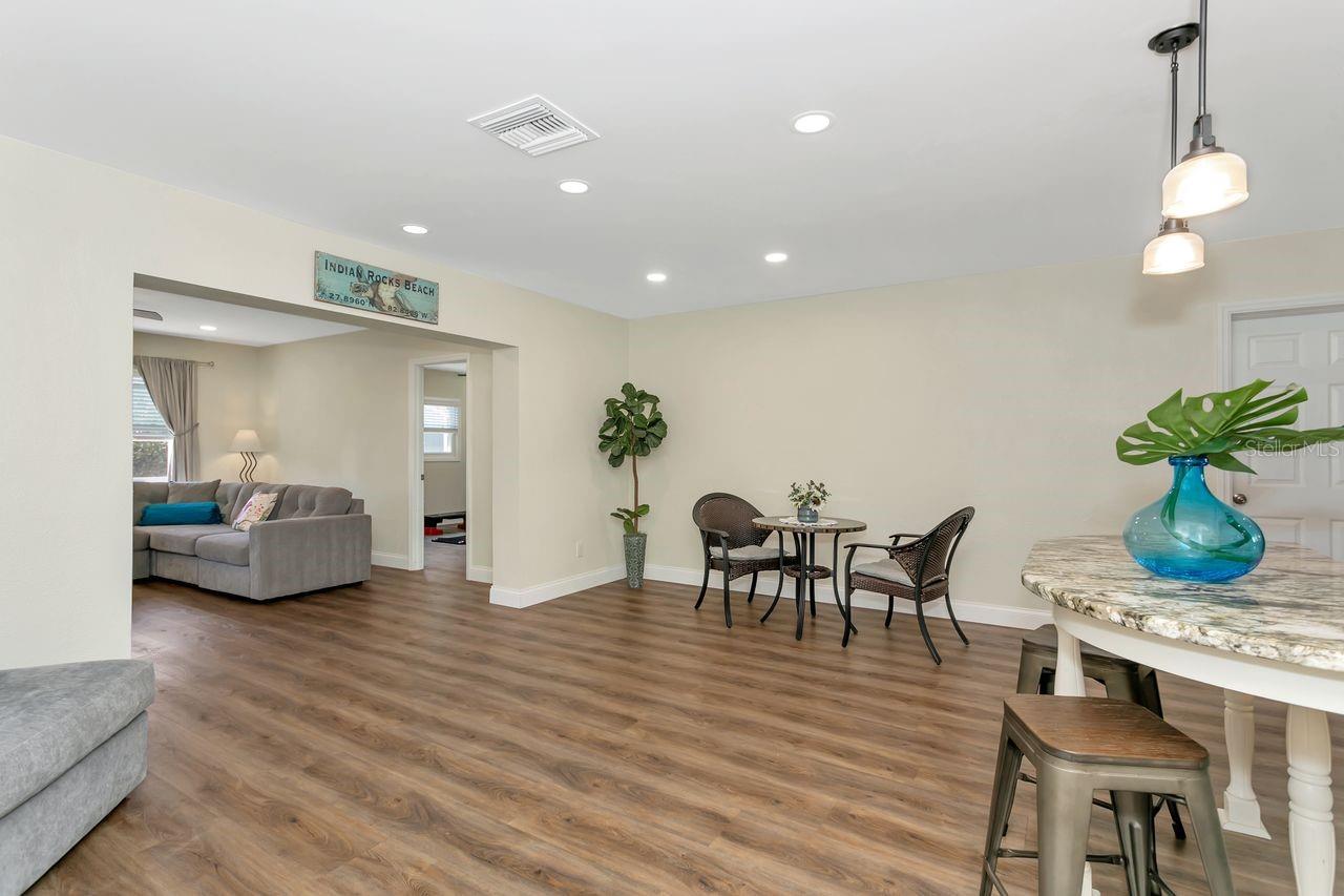 Image 32 of 59 For 13596 Croft Drive N