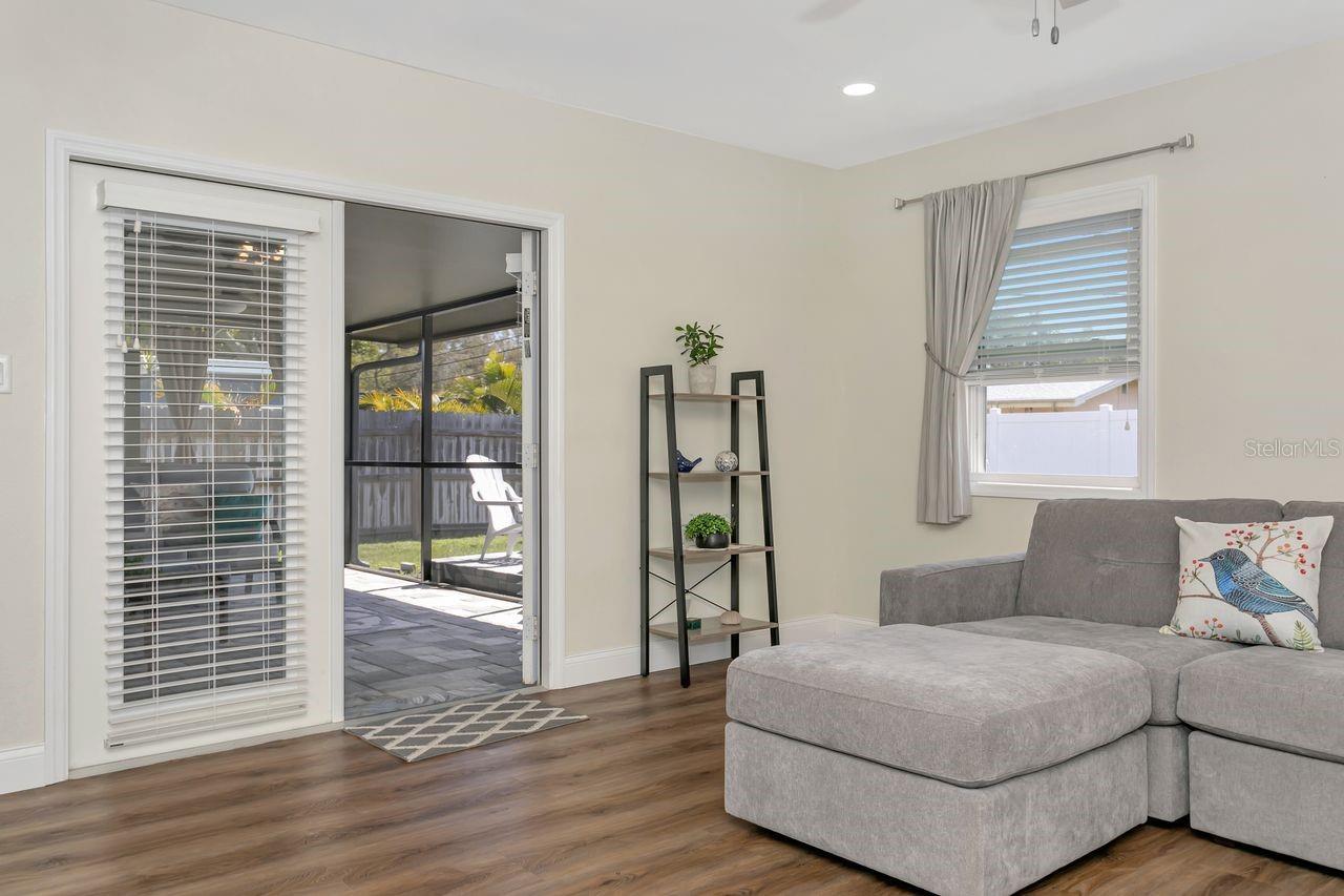 Image 34 of 59 For 13596 Croft Drive N