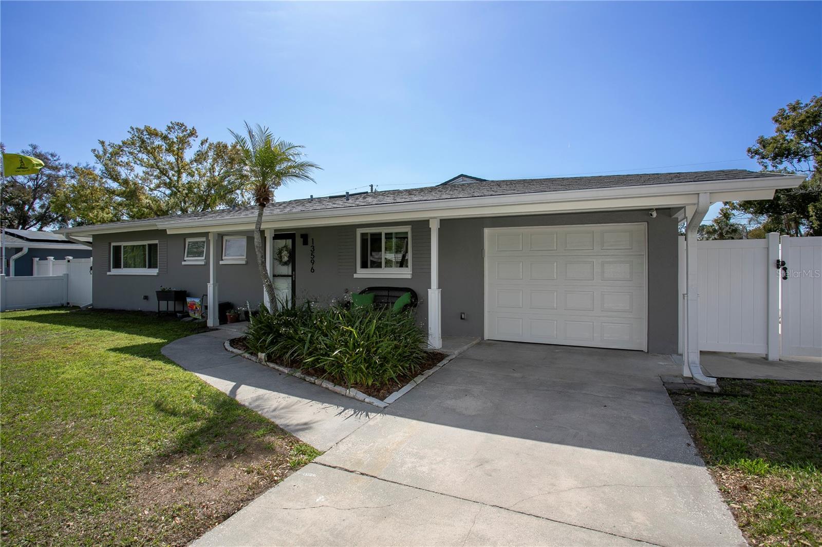 Image 4 of 59 For 13596 Croft Drive N