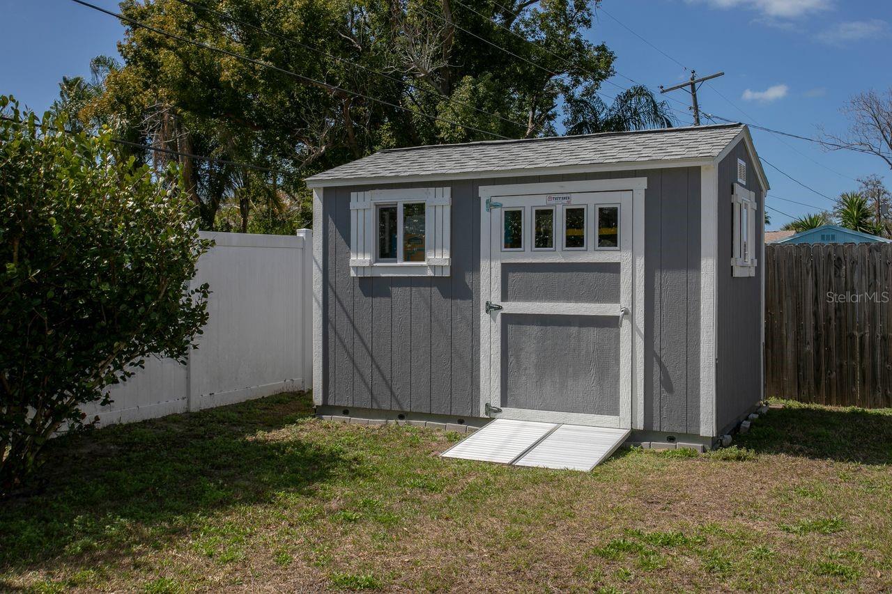 Image 41 of 59 For 13596 Croft Drive N