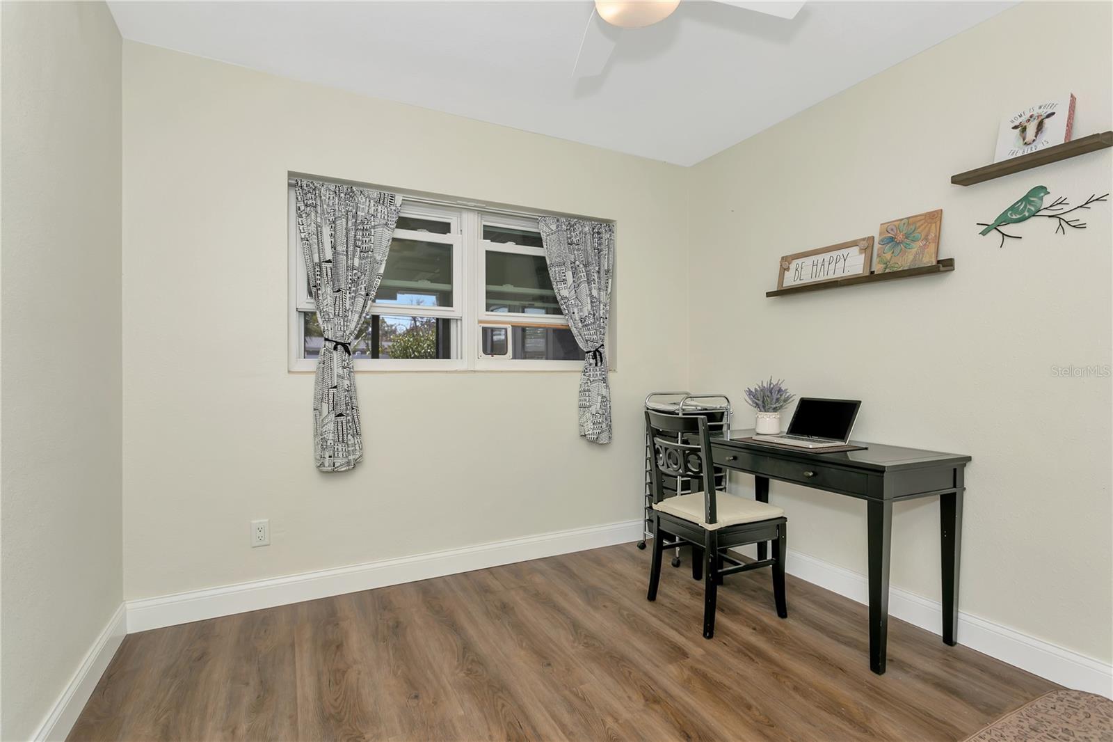 Image 8 of 59 For 13596 Croft Drive N