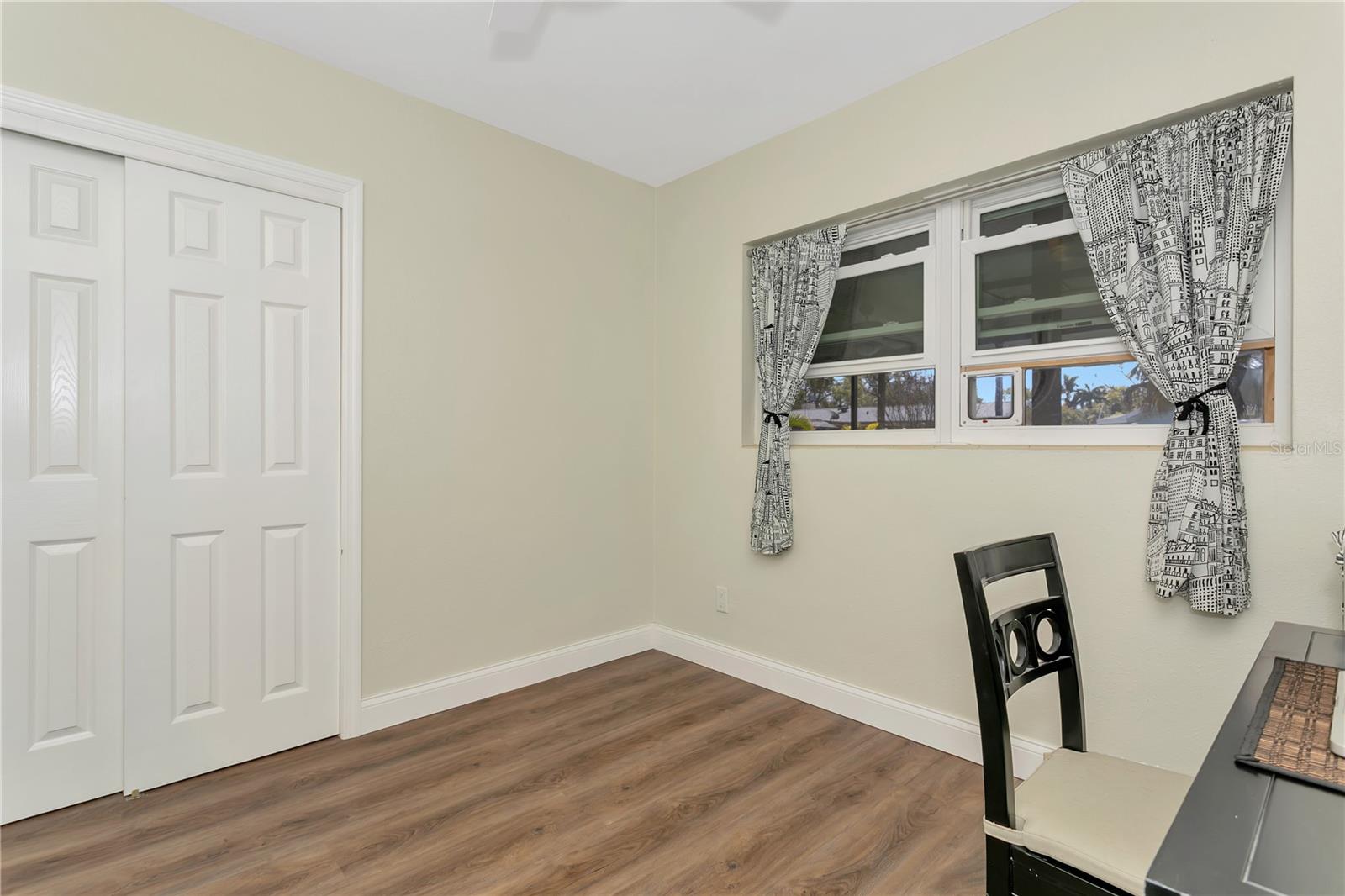 Image 9 of 59 For 13596 Croft Drive N