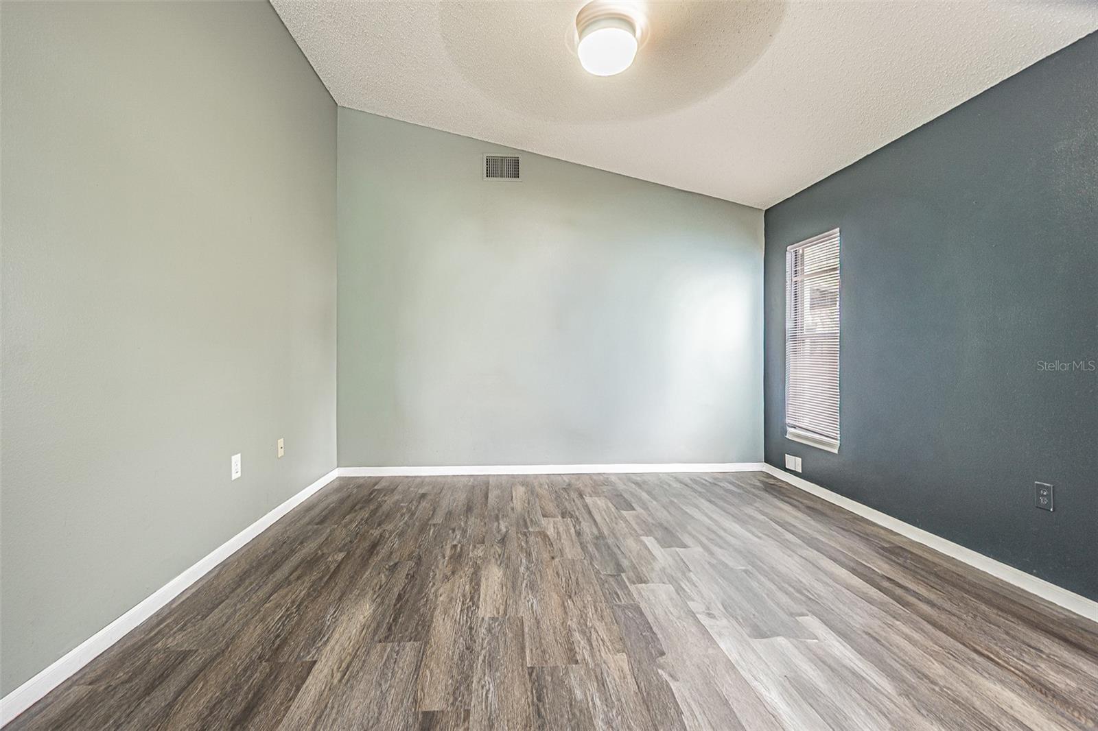 Image 10 of 30 For 301 Sugar Creek Drive