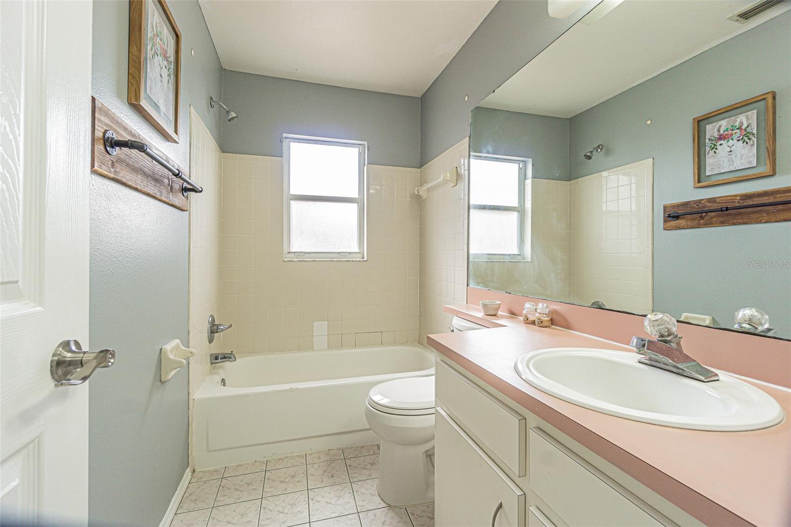 Image 11 of 30 For 301 Sugar Creek Drive