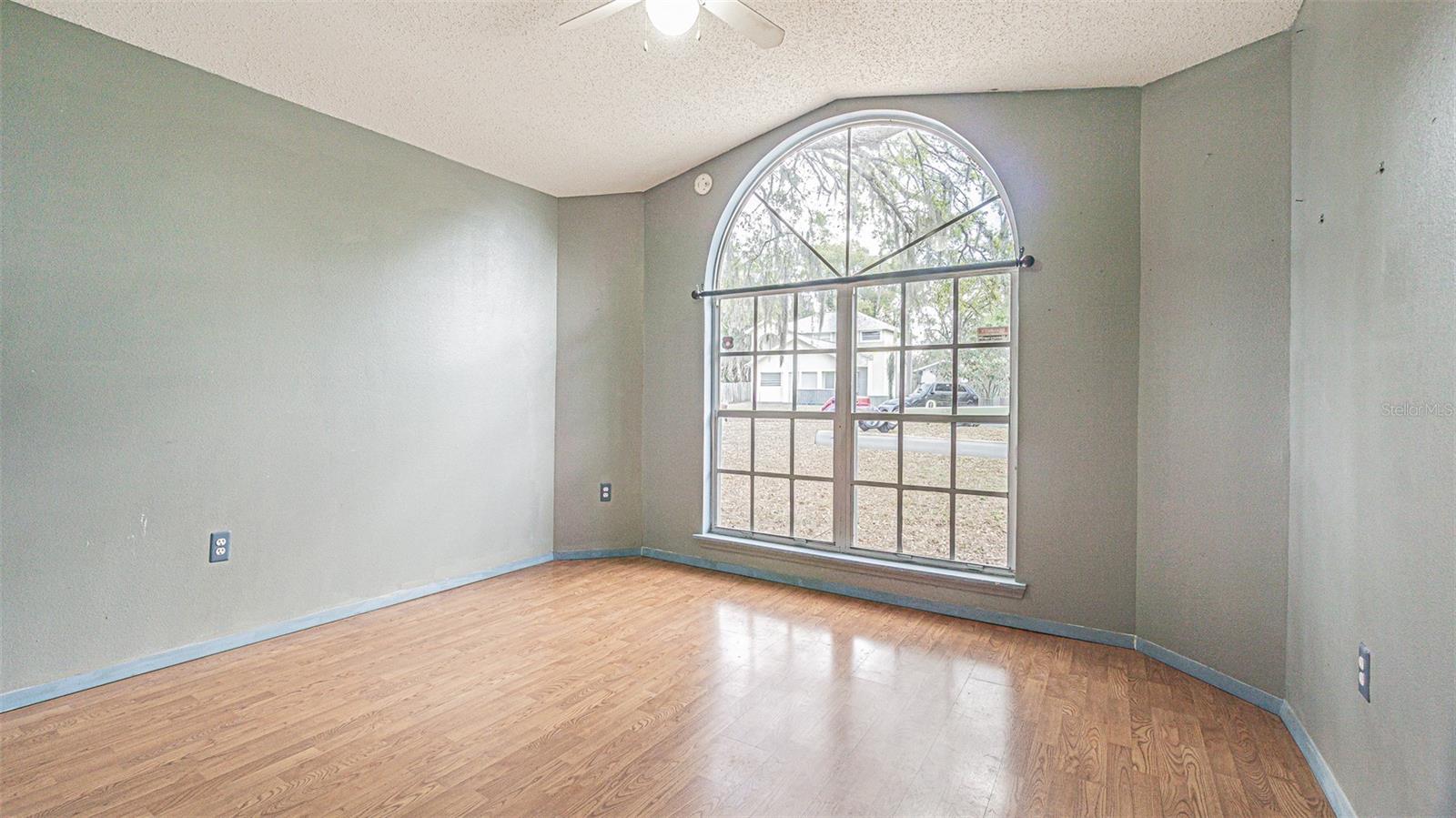 Image 12 of 30 For 301 Sugar Creek Drive