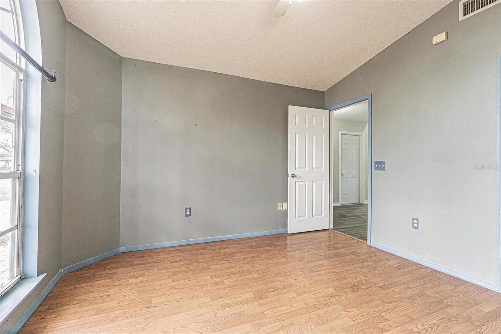 Image 16 of 30 For 301 Sugar Creek Drive