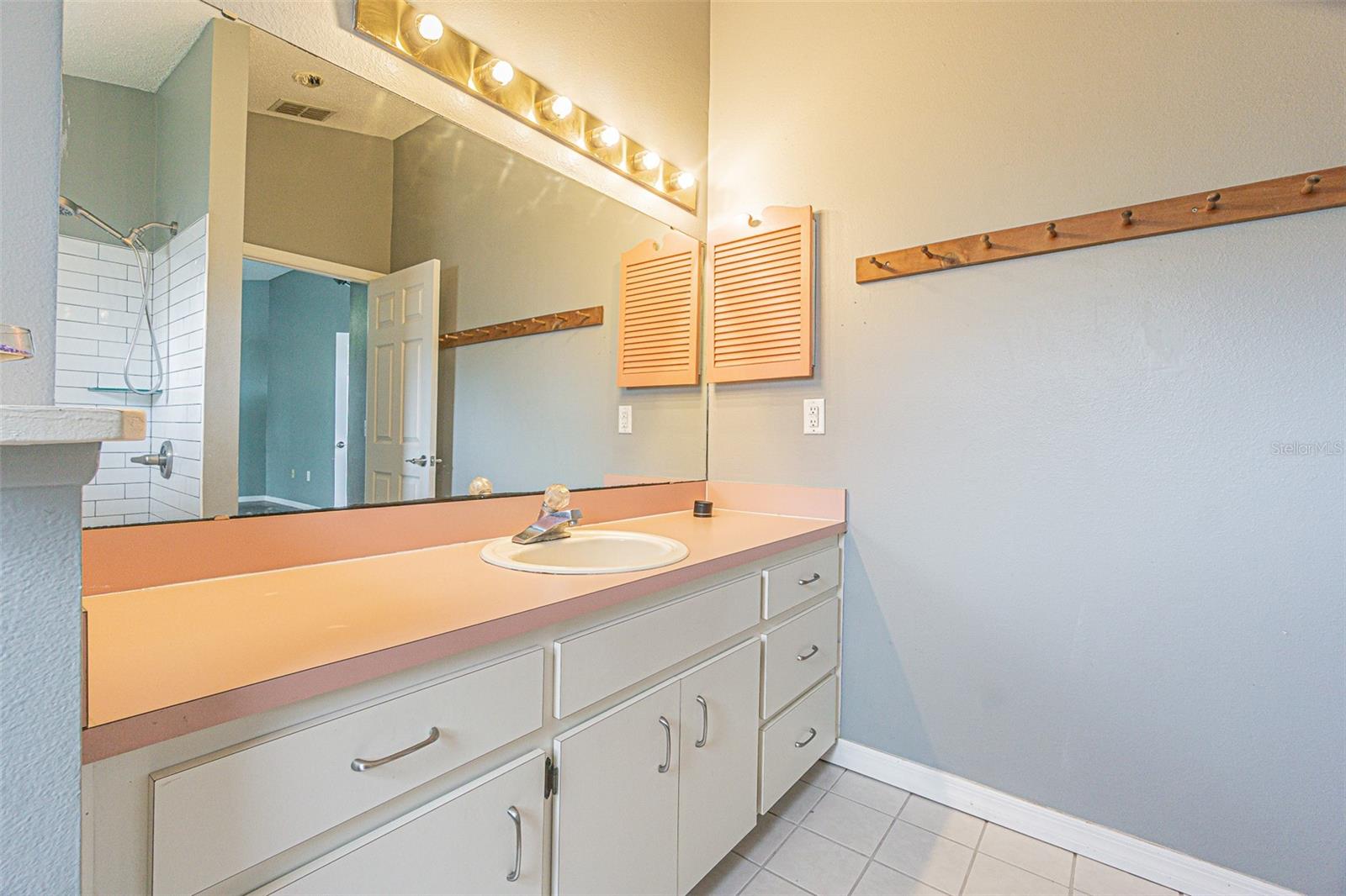 Image 19 of 30 For 301 Sugar Creek Drive