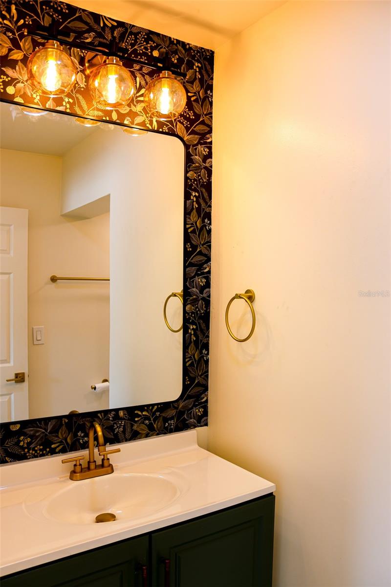 Listing photo id 8 for 4211 Bay View Avenue