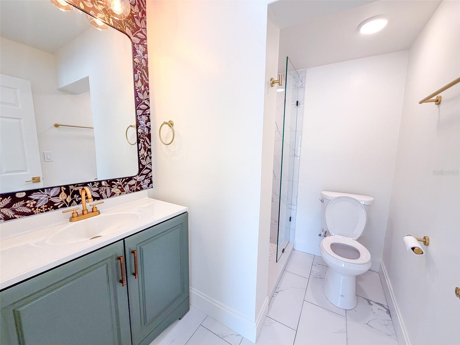 Listing photo id 9 for 4211 Bay View Avenue