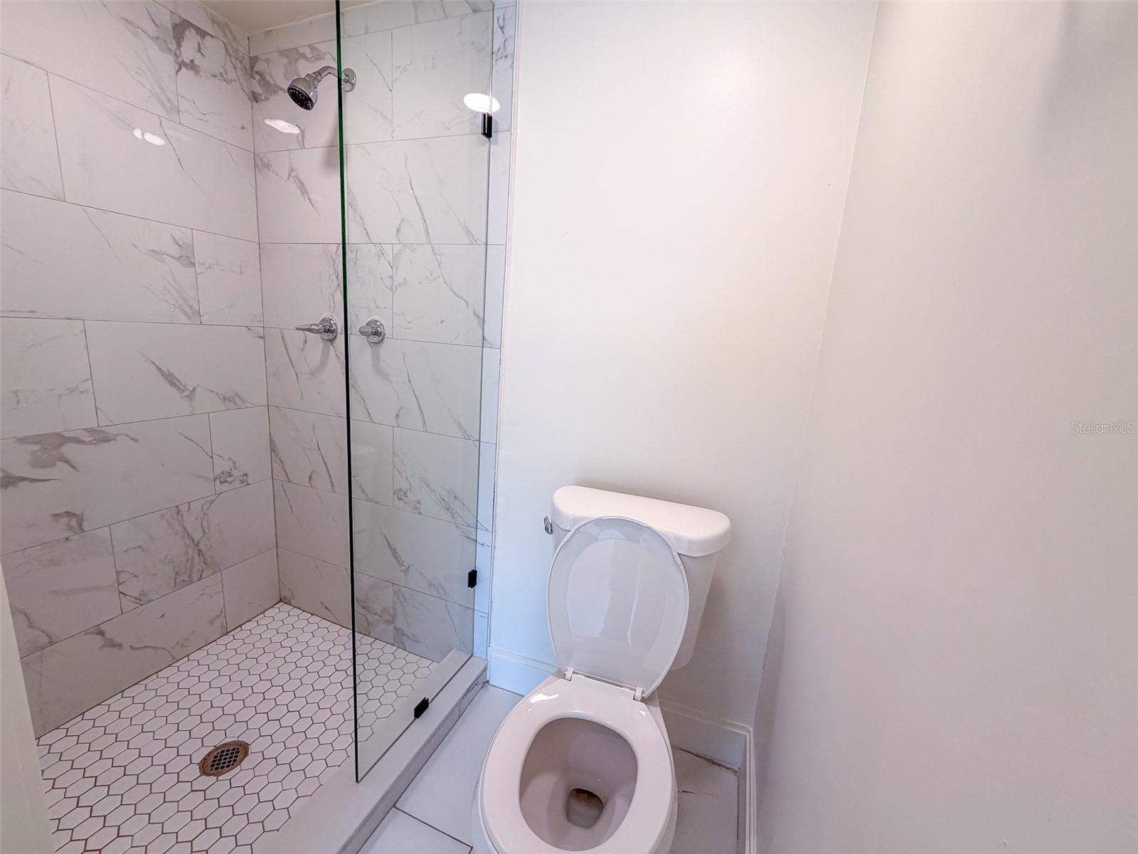 Listing photo id 10 for 4211 Bay View Avenue