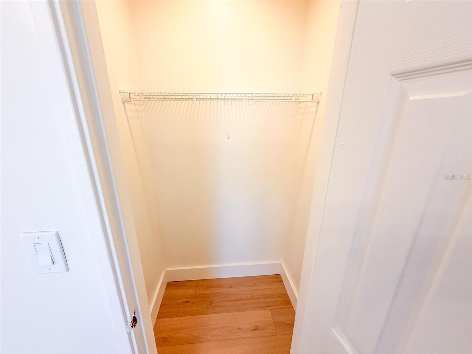 Listing photo id 13 for 4211 Bay View Avenue