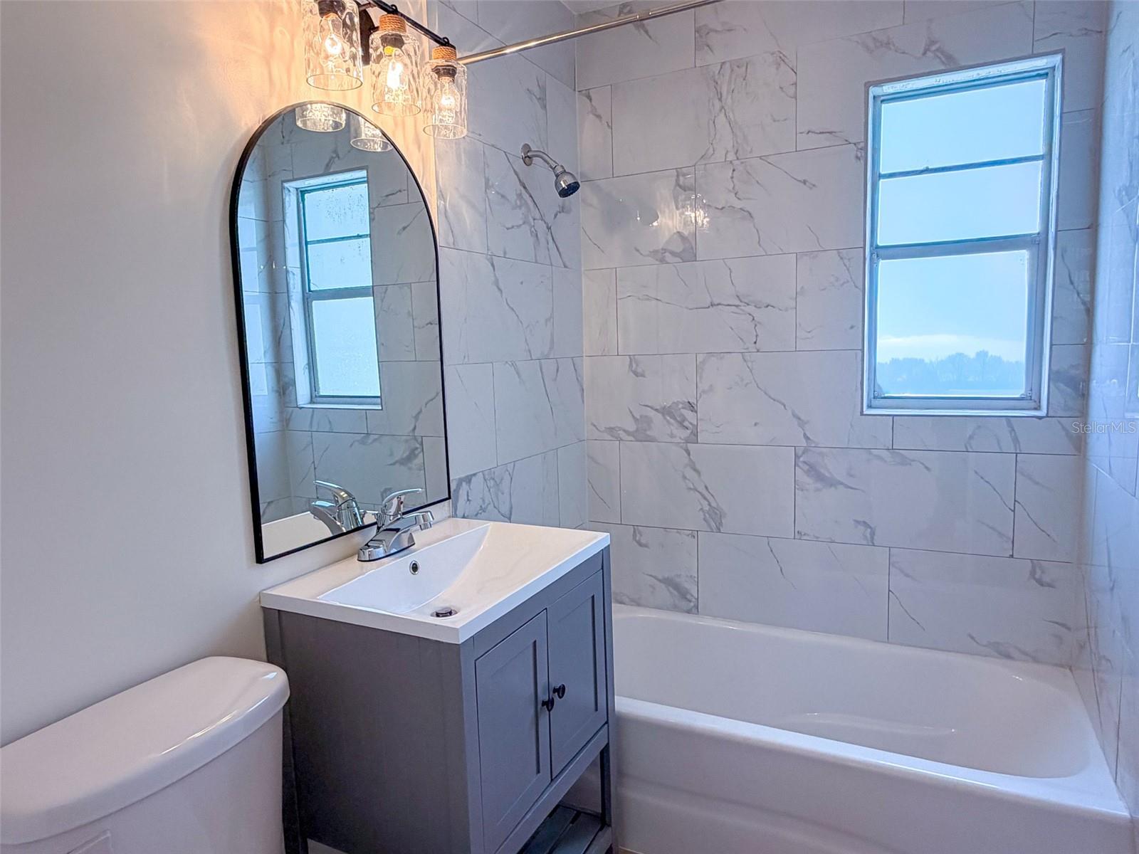 Listing photo id 14 for 4211 Bay View Avenue