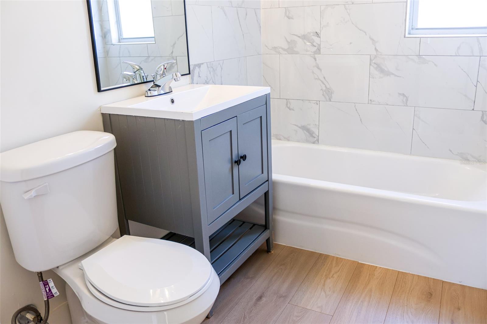 Listing photo id 16 for 4211 Bay View Avenue