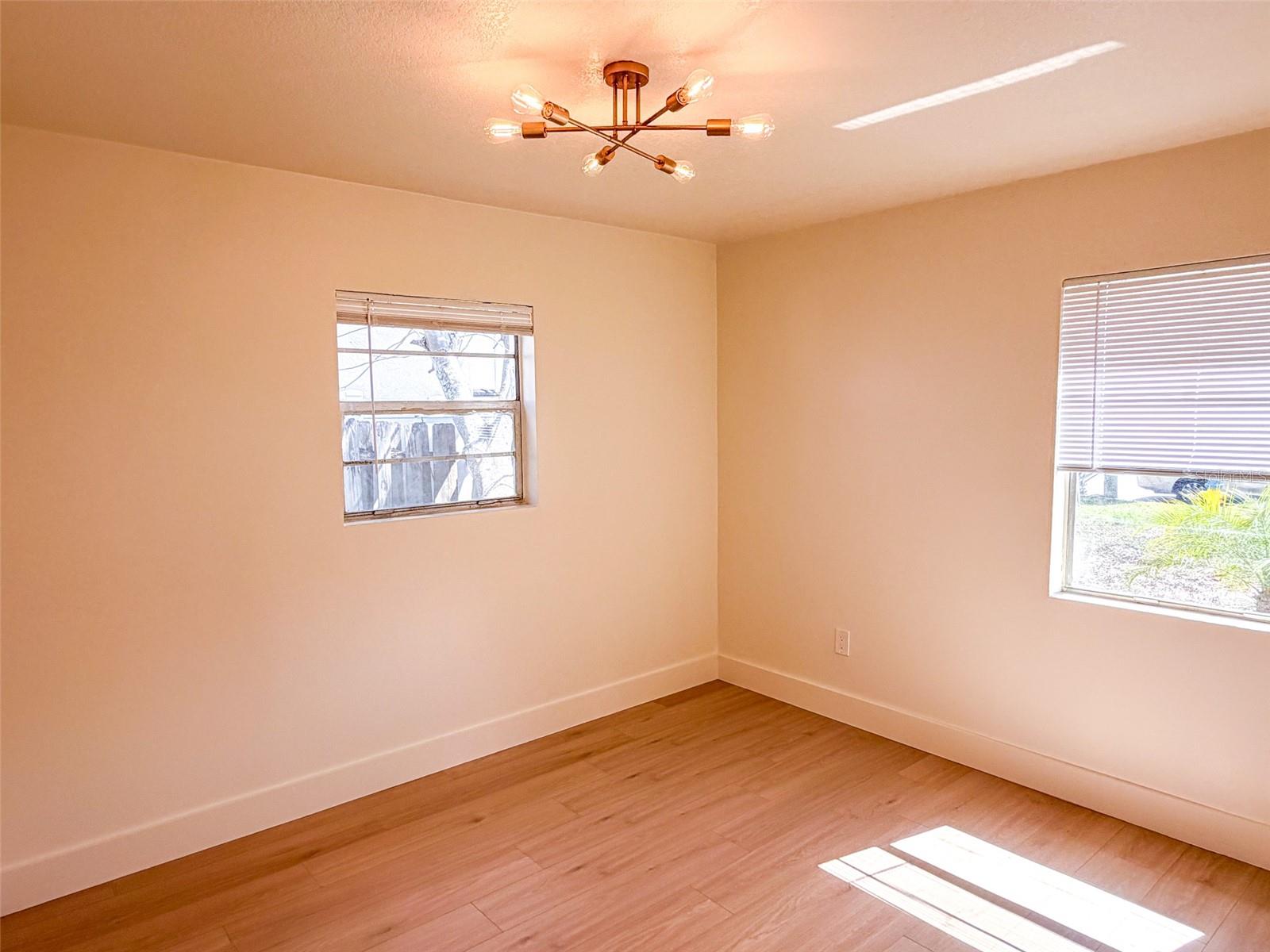 Listing photo id 18 for 4211 Bay View Avenue