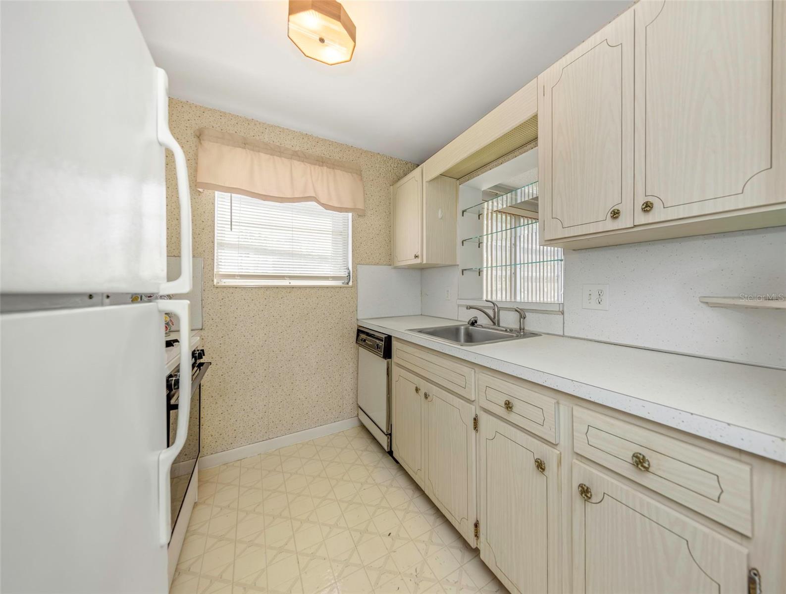 Image 12 of 39 For 5750 80th Street N B-206