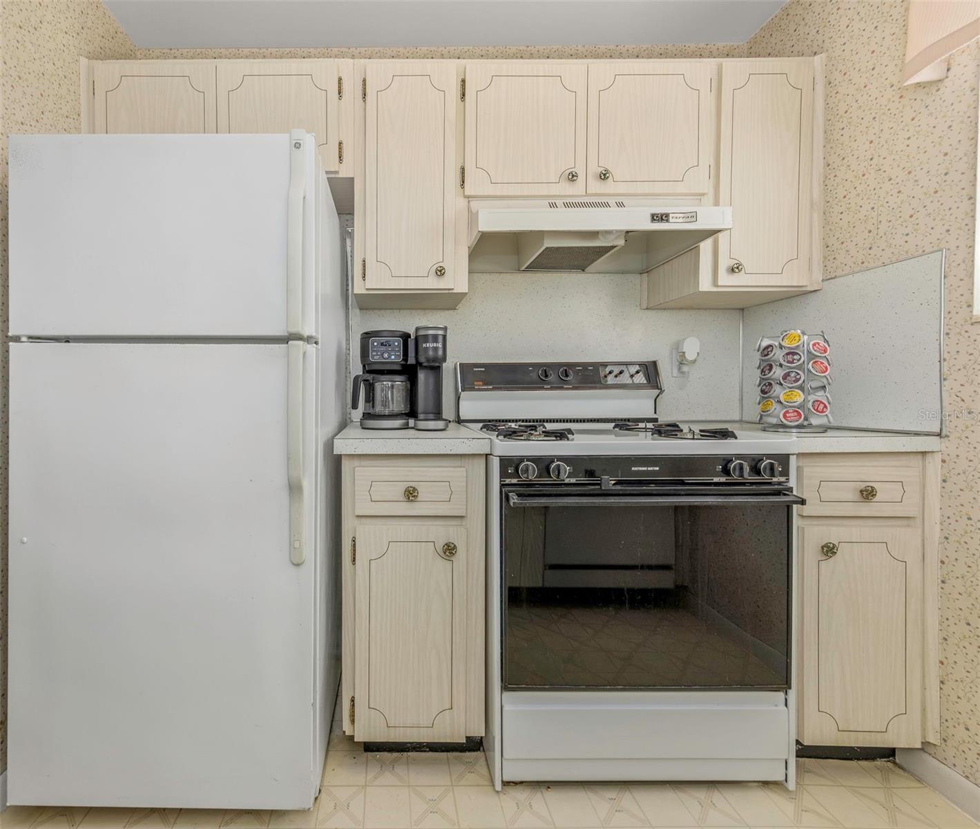 Image 14 of 39 For 5750 80th Street N B-206