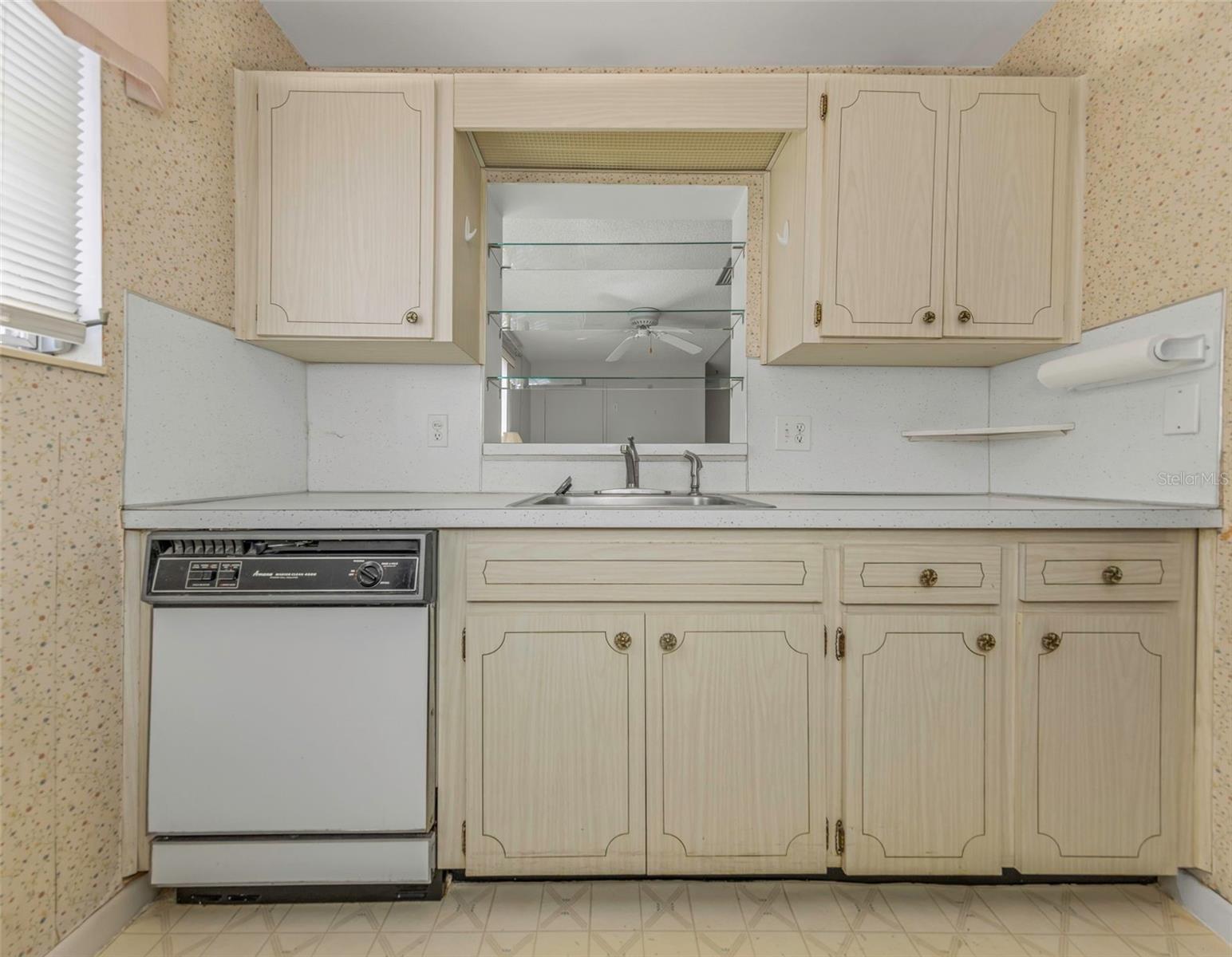 Image 15 of 39 For 5750 80th Street N B-206