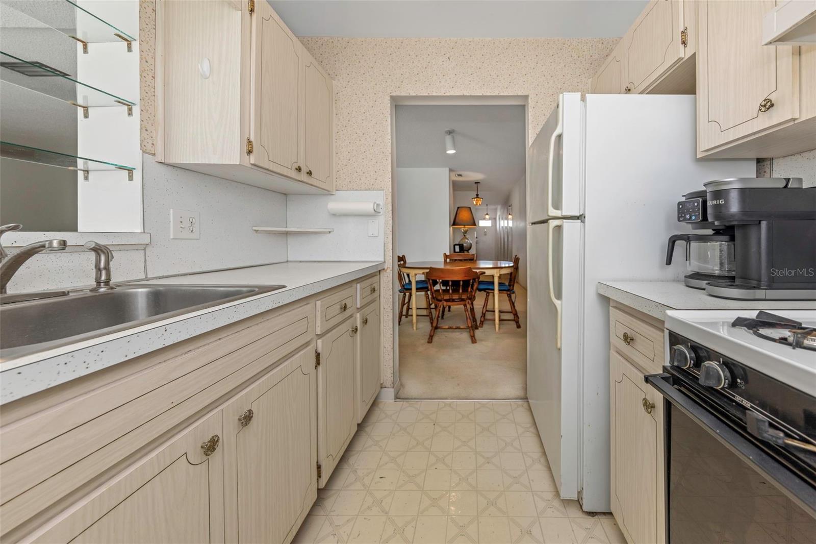 Image 16 of 39 For 5750 80th Street N B-206