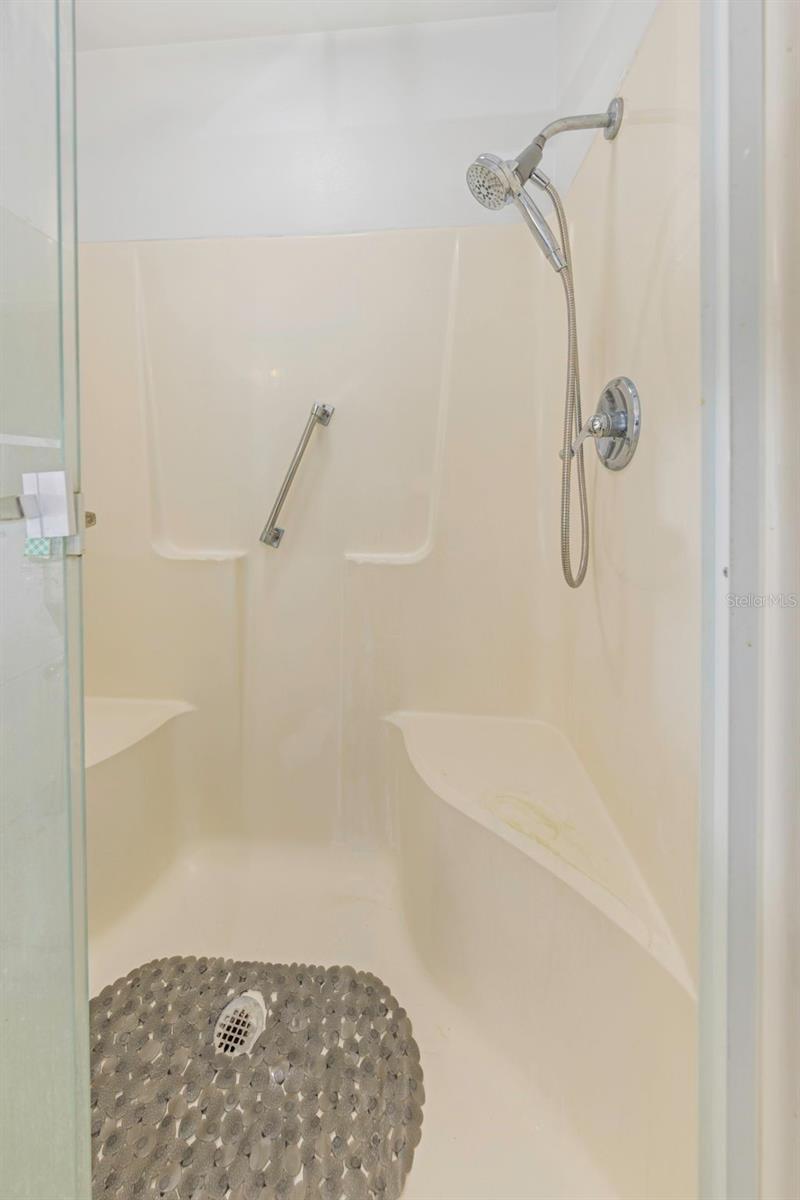 Image 24 of 39 For 5750 80th Street N B-206