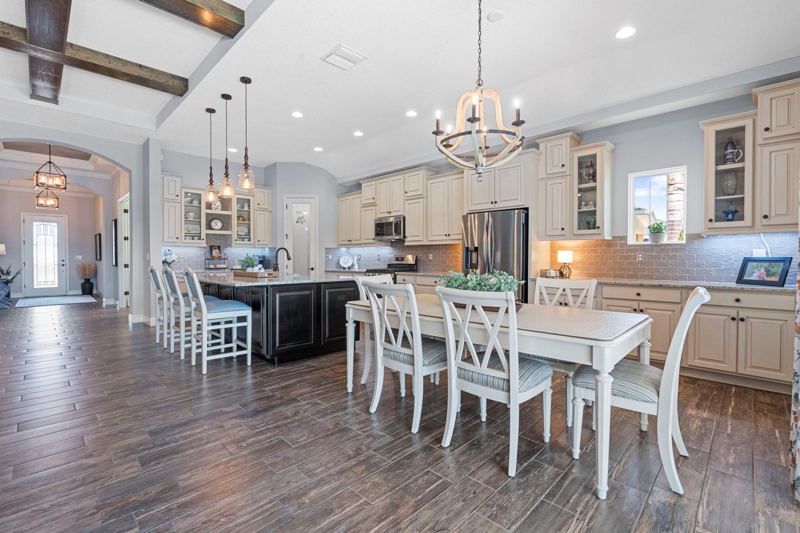 Listing photo id 10 for 7328 Paradiso Drive