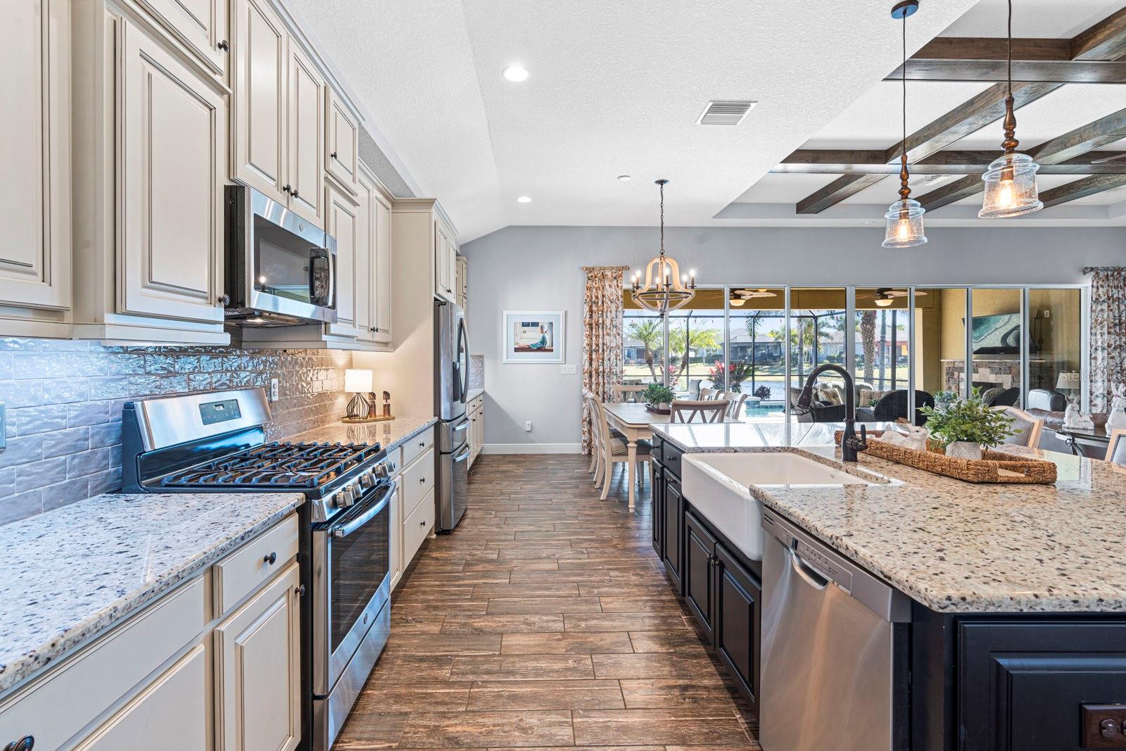 Listing photo id 11 for 7328 Paradiso Drive