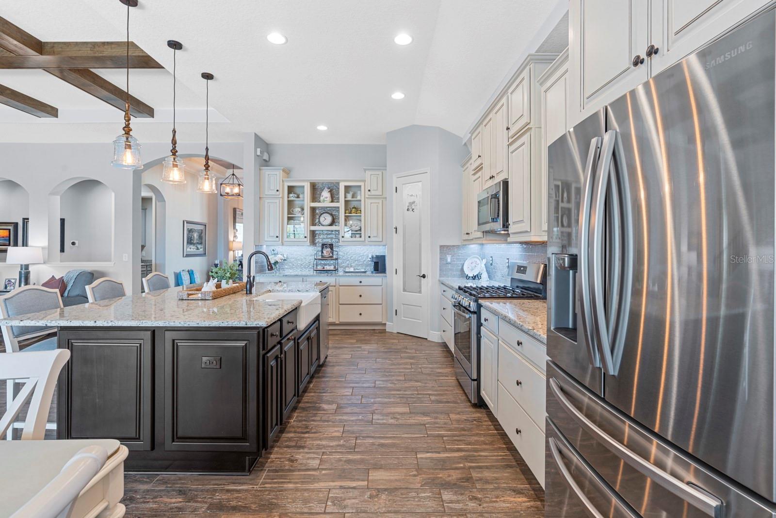 Listing photo id 12 for 7328 Paradiso Drive