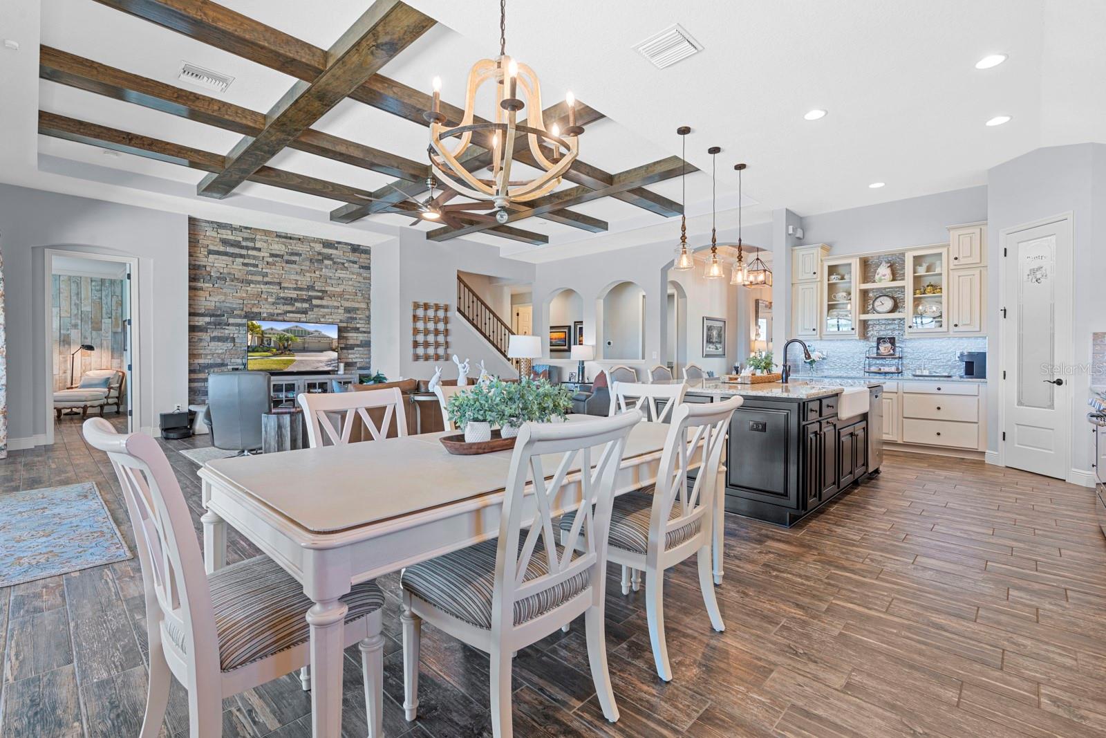 Listing photo id 15 for 7328 Paradiso Drive