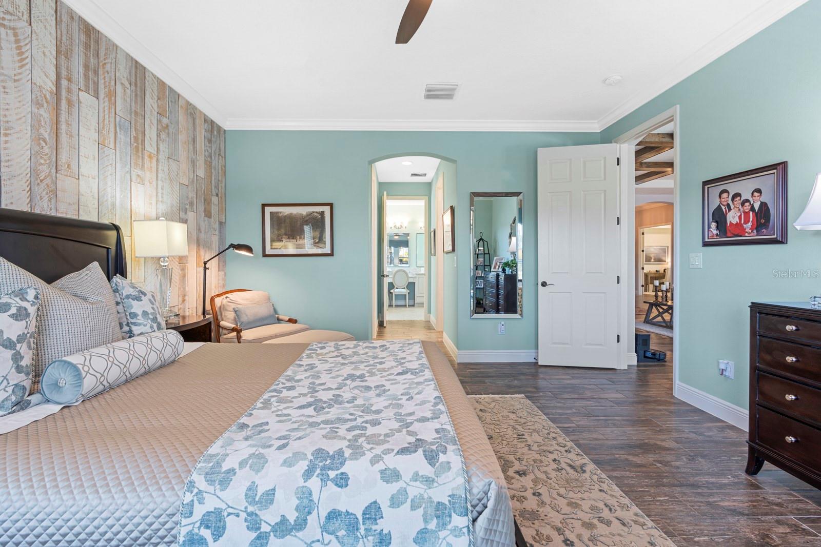 Listing photo id 18 for 7328 Paradiso Drive