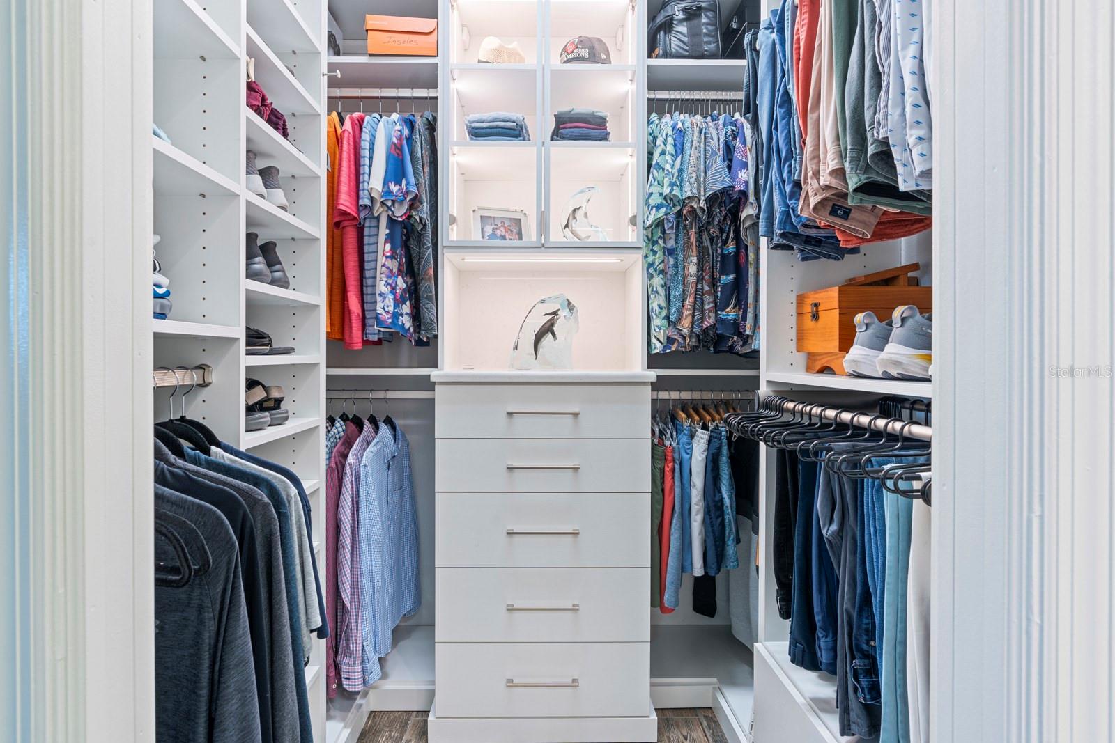 Listing photo id 22 for 7328 Paradiso Drive