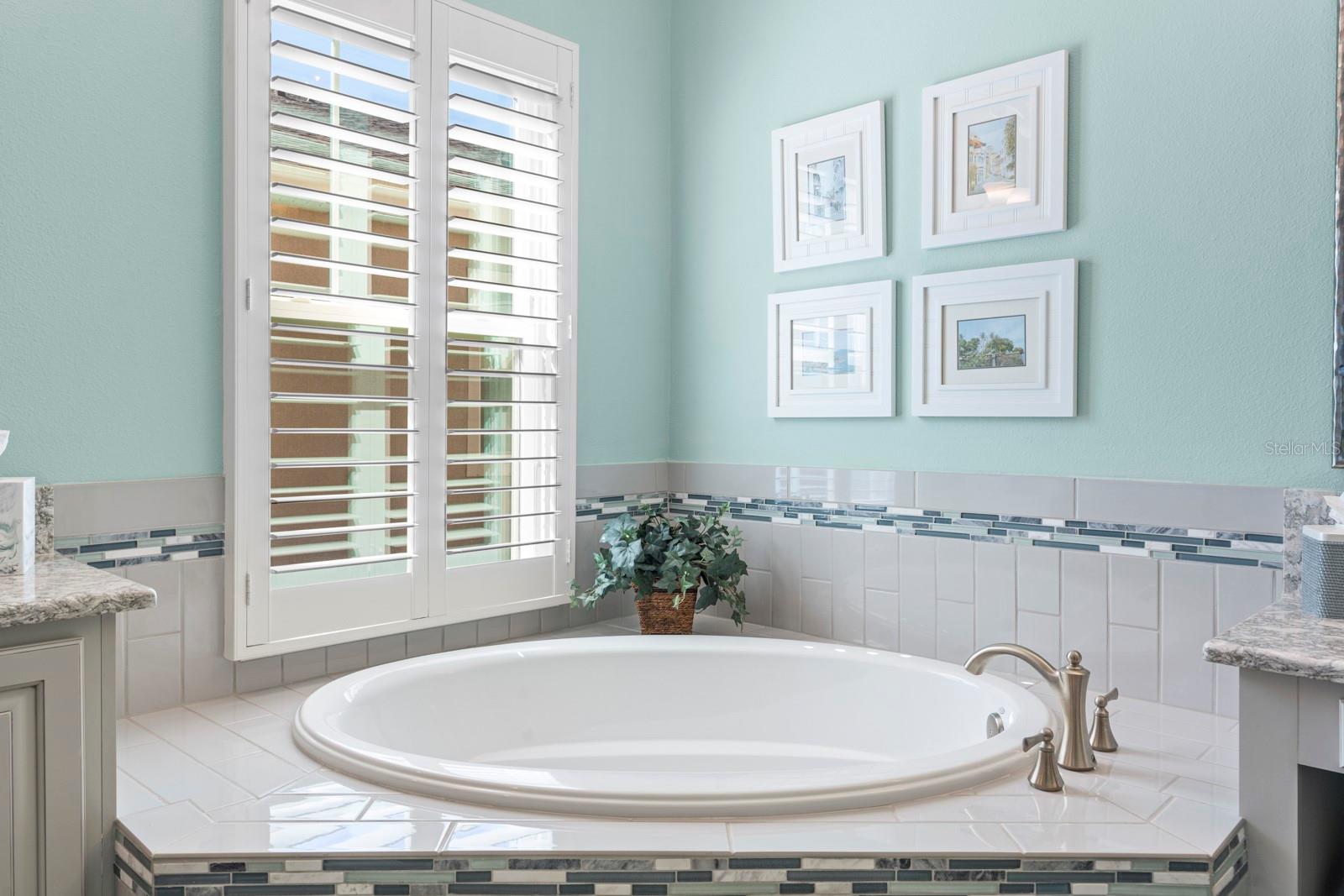 Listing photo id 25 for 7328 Paradiso Drive