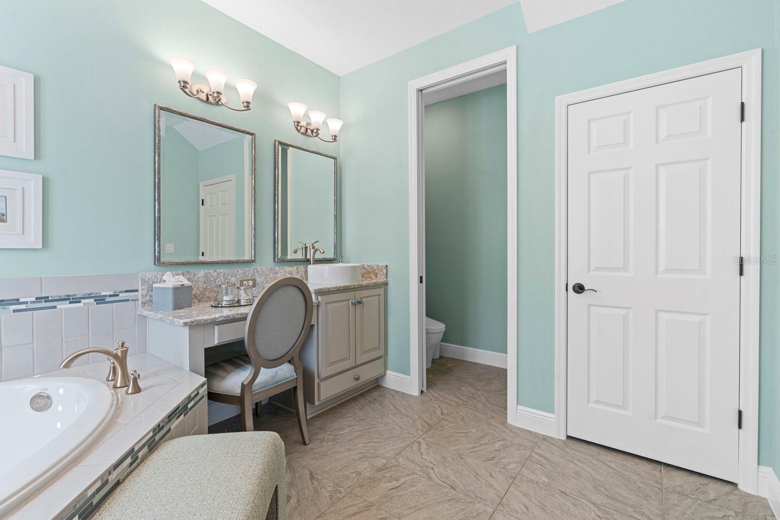 Listing photo id 27 for 7328 Paradiso Drive