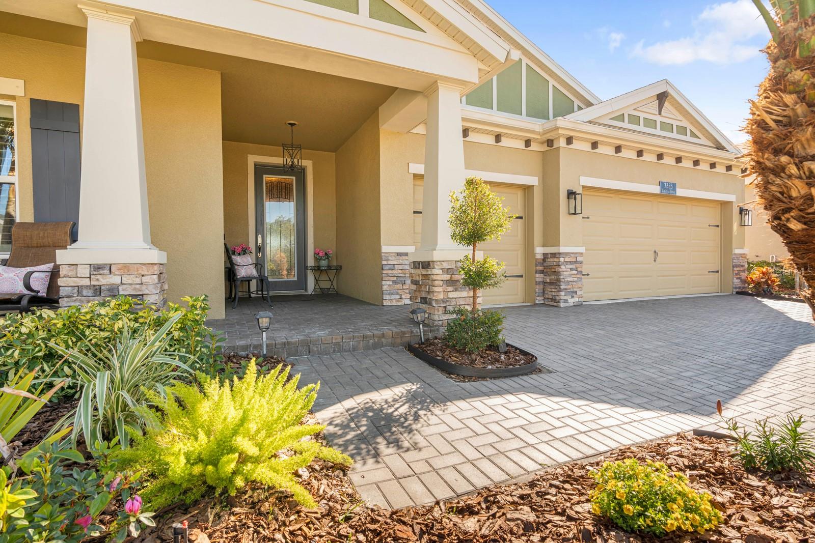 Listing photo id 3 for 7328 Paradiso Drive