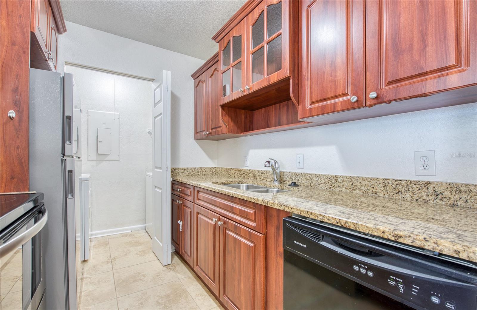 Listing photo id 8 for 455 Alt 19 S 21