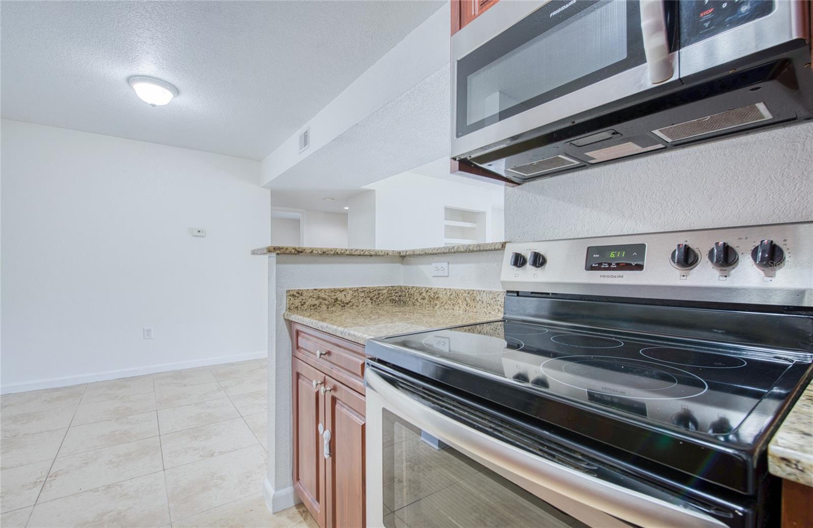 Listing photo id 9 for 455 Alt 19 S 21