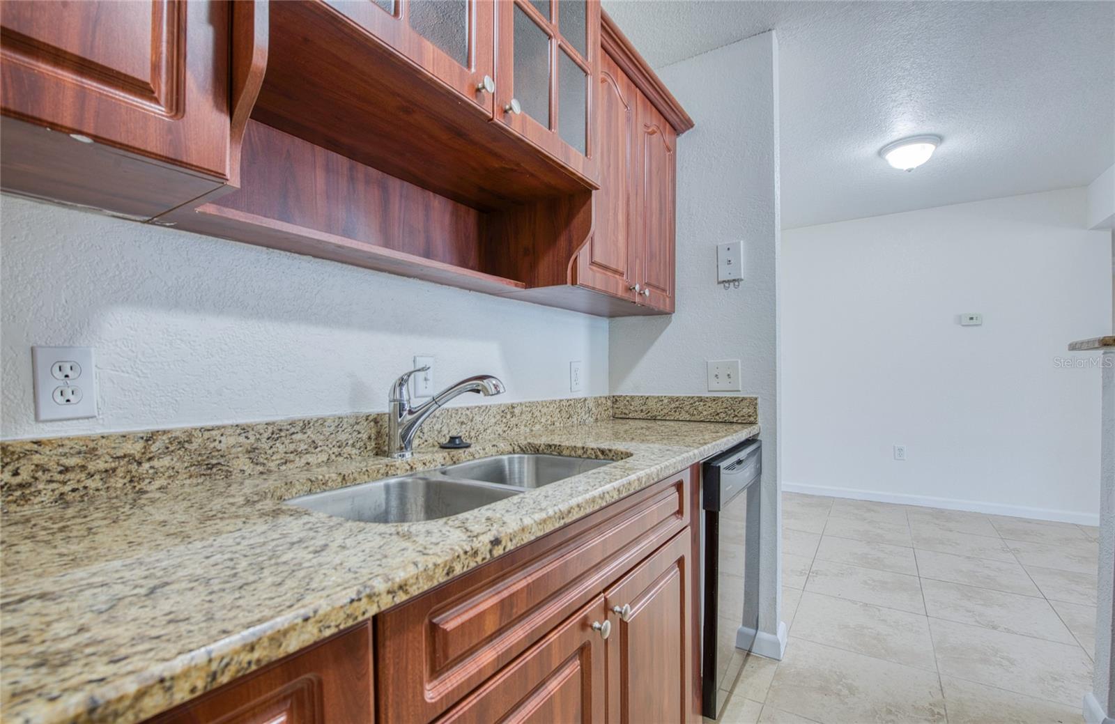 Listing photo id 10 for 455 Alt 19 S 21