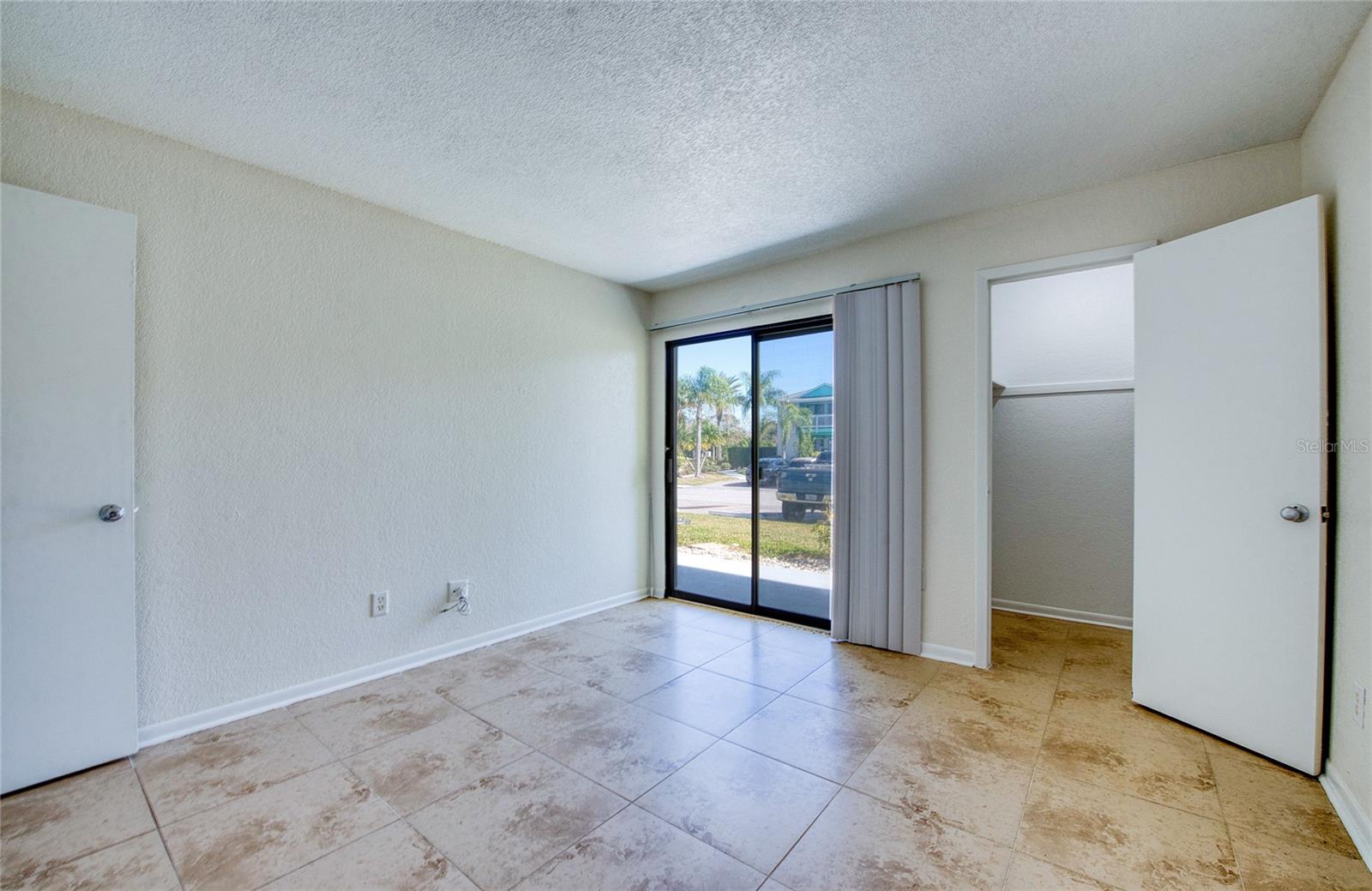 Listing photo id 12 for 455 Alt 19 S 21