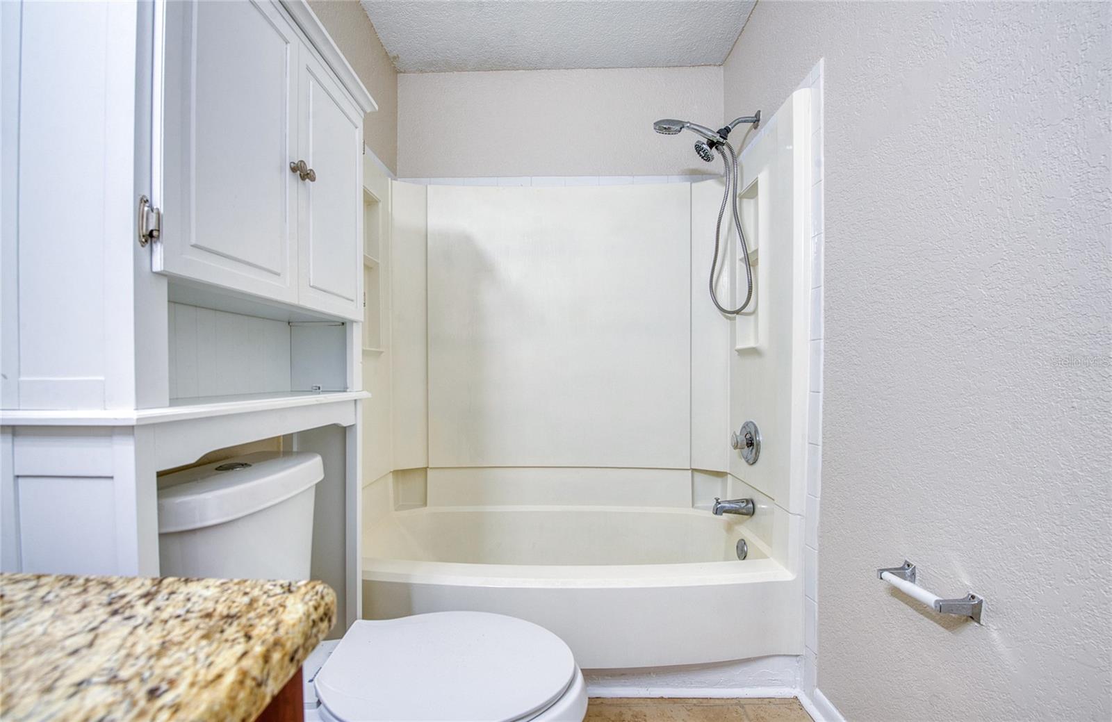 Listing photo id 13 for 455 Alt 19 S 21