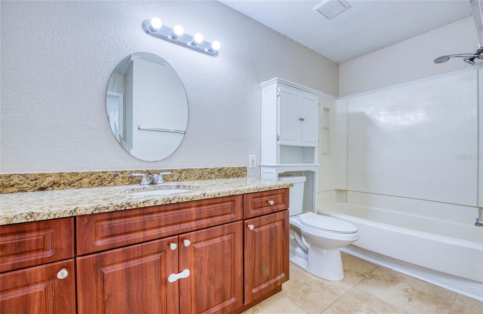 Listing photo id 14 for 455 Alt 19 S 21