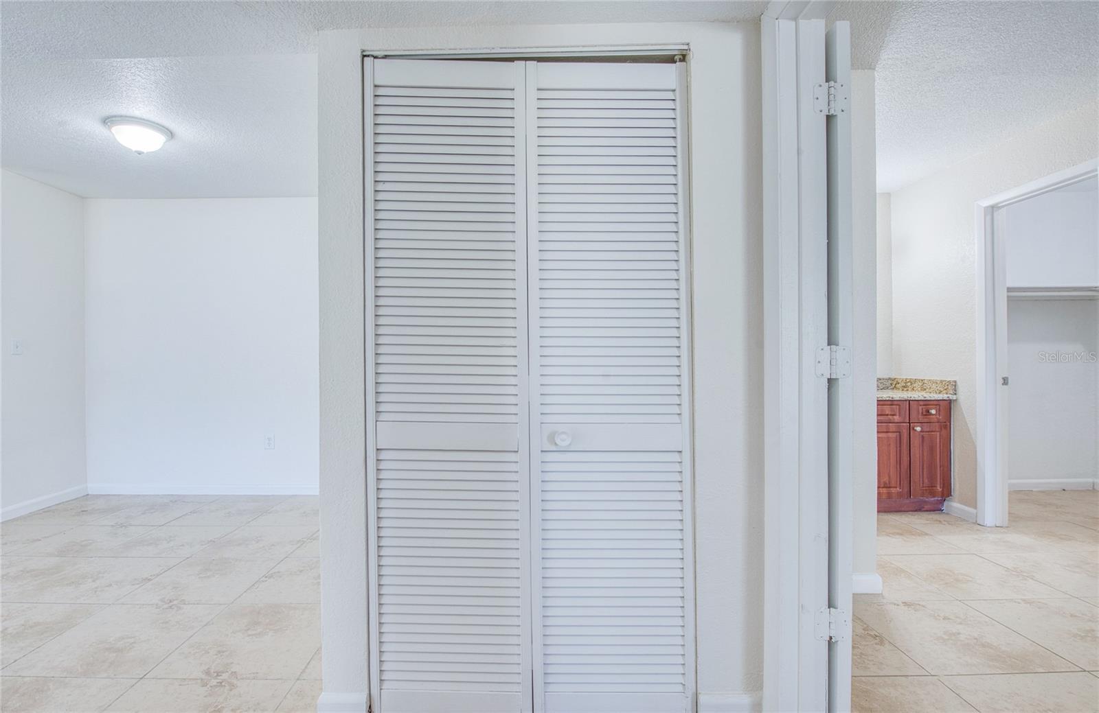 Listing photo id 16 for 455 Alt 19 S 21