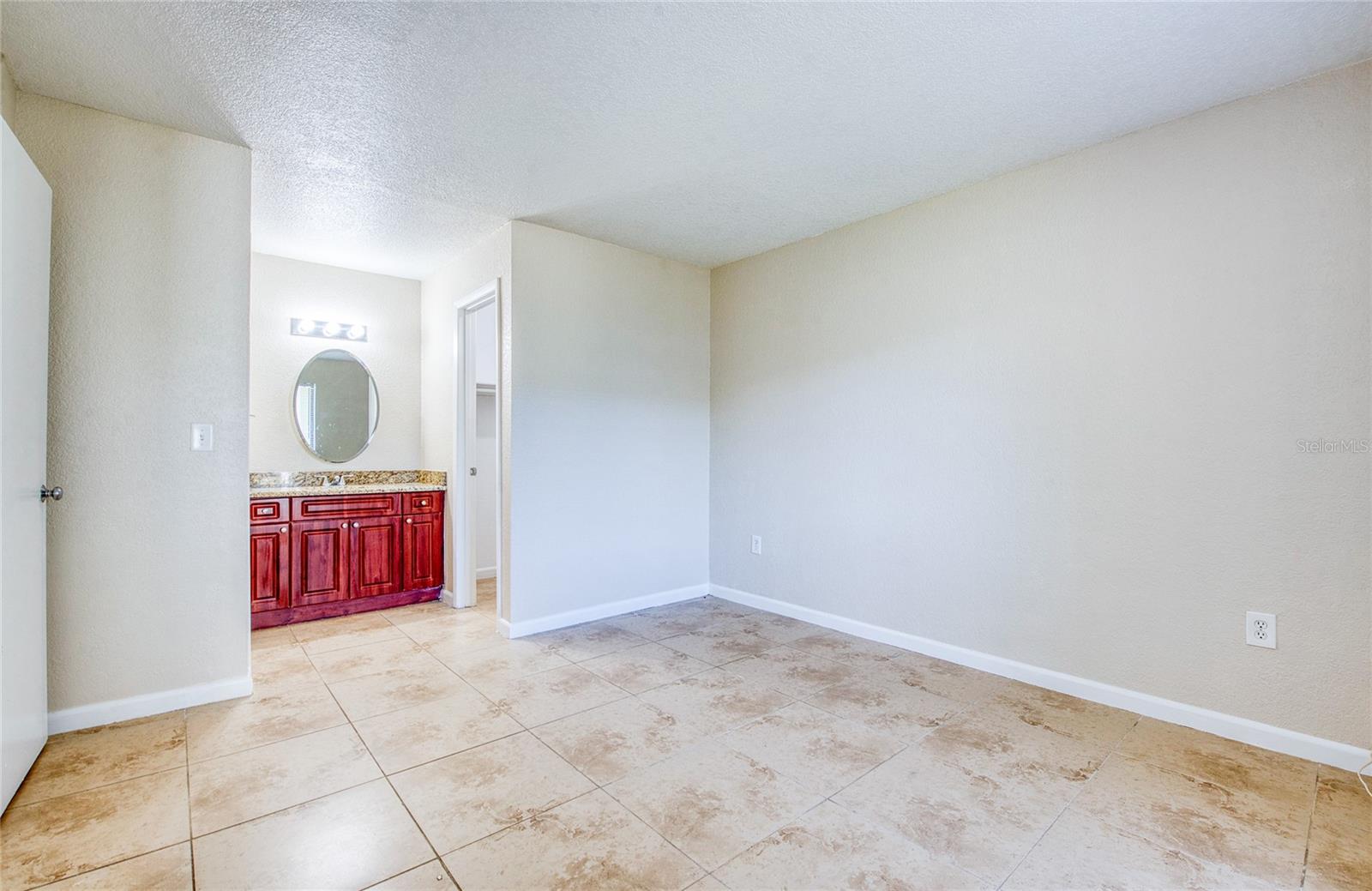 Listing photo id 17 for 455 Alt 19 S 21