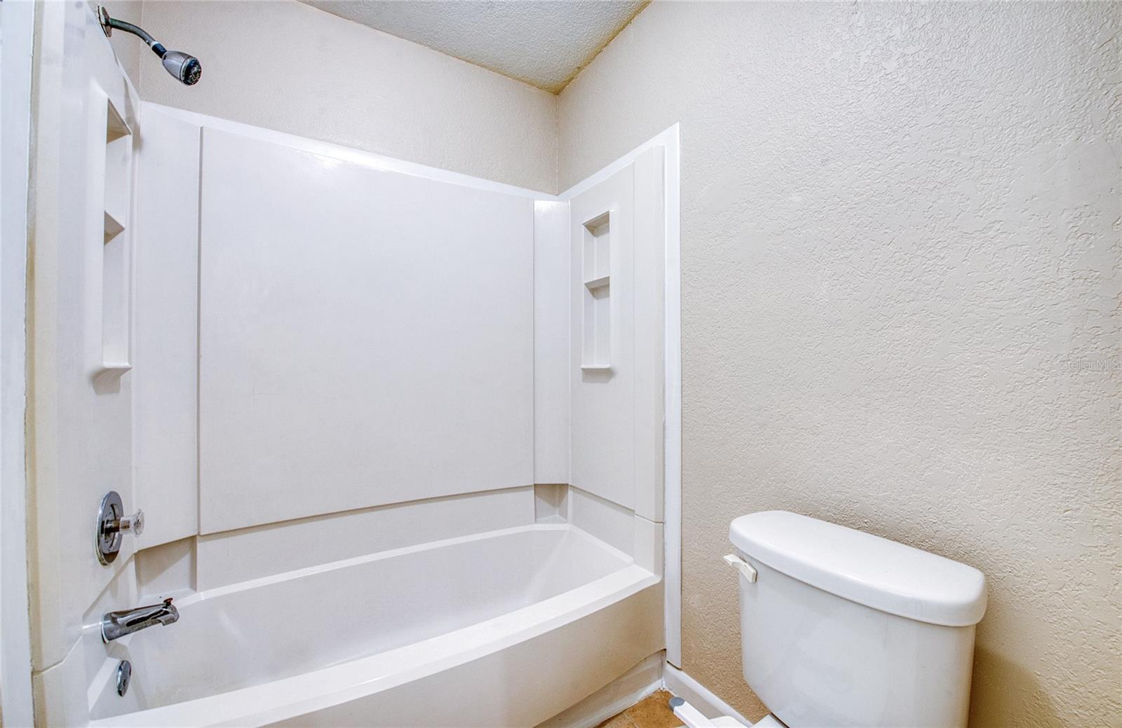 Listing photo id 22 for 455 Alt 19 S 21