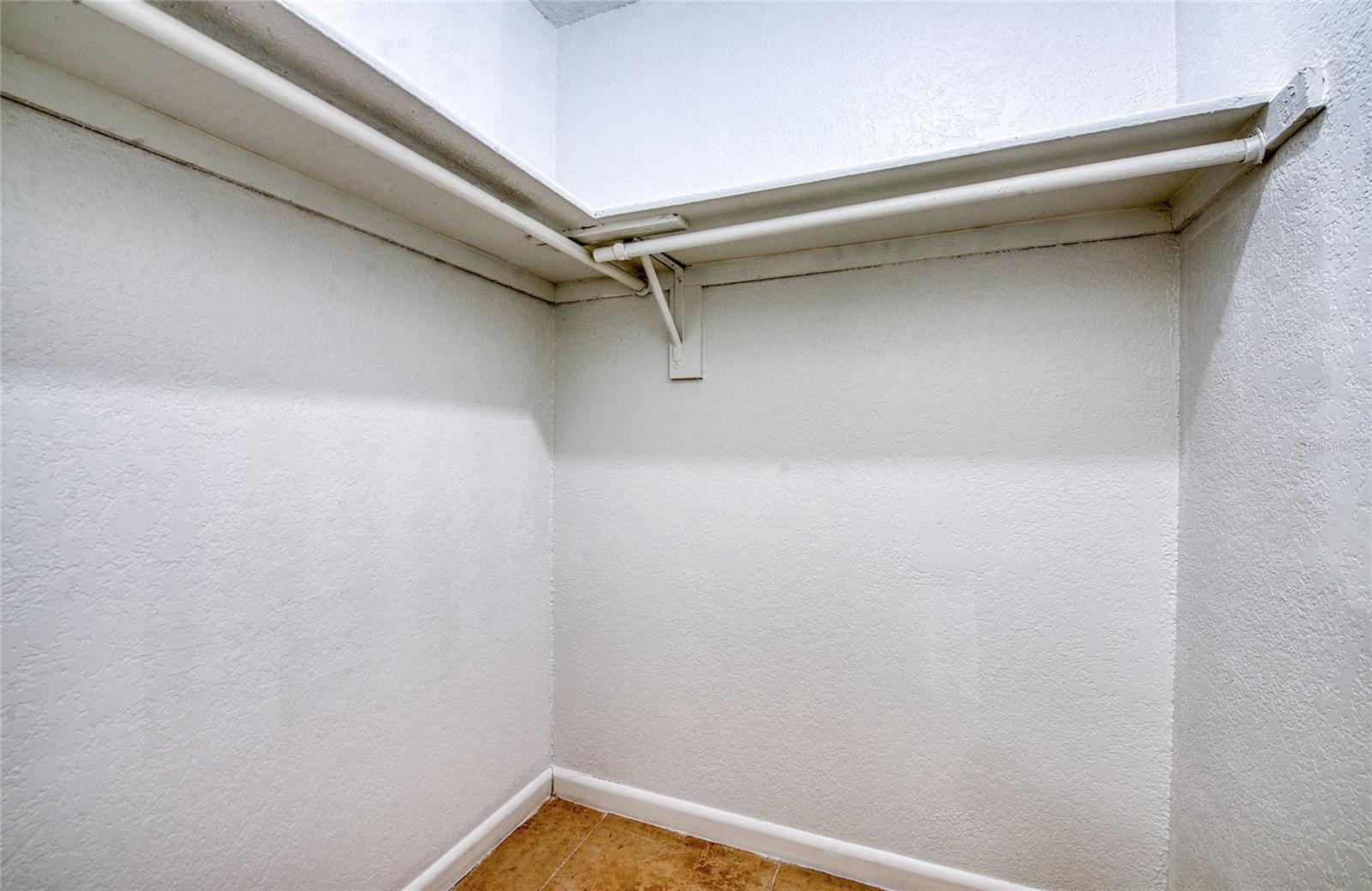 Listing photo id 23 for 455 Alt 19 S 21