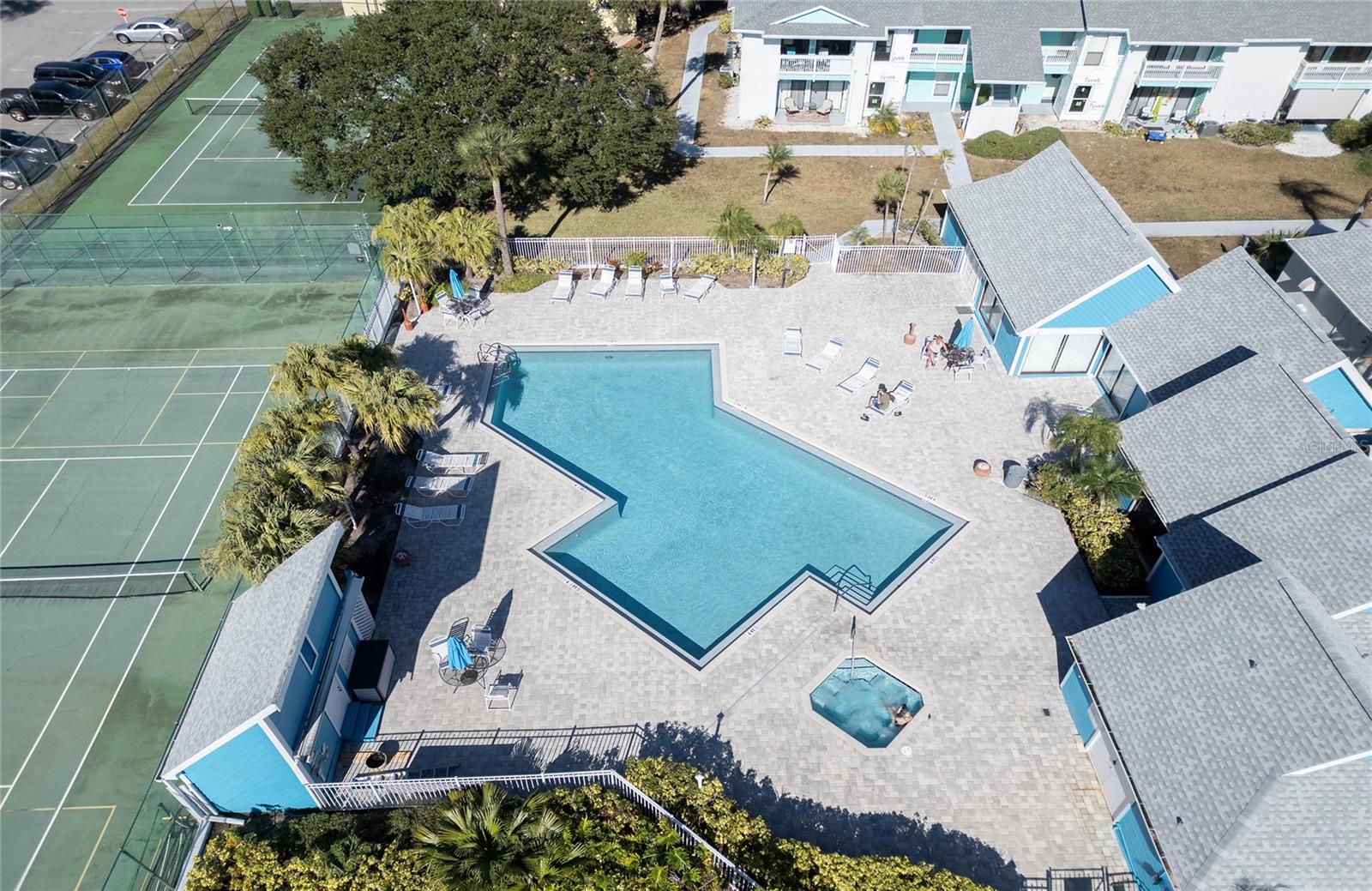 Listing photo id 30 for 455 Alt 19 S 21