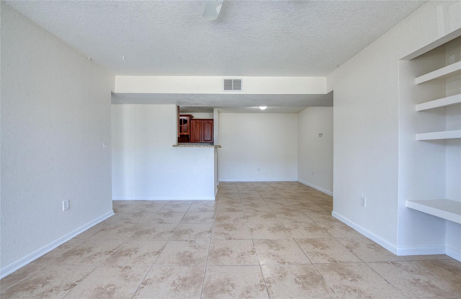 Listing photo id 4 for 455 Alt 19 S 21