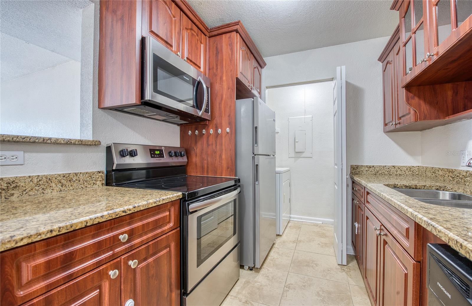 Listing photo id 7 for 455 Alt 19 S 21