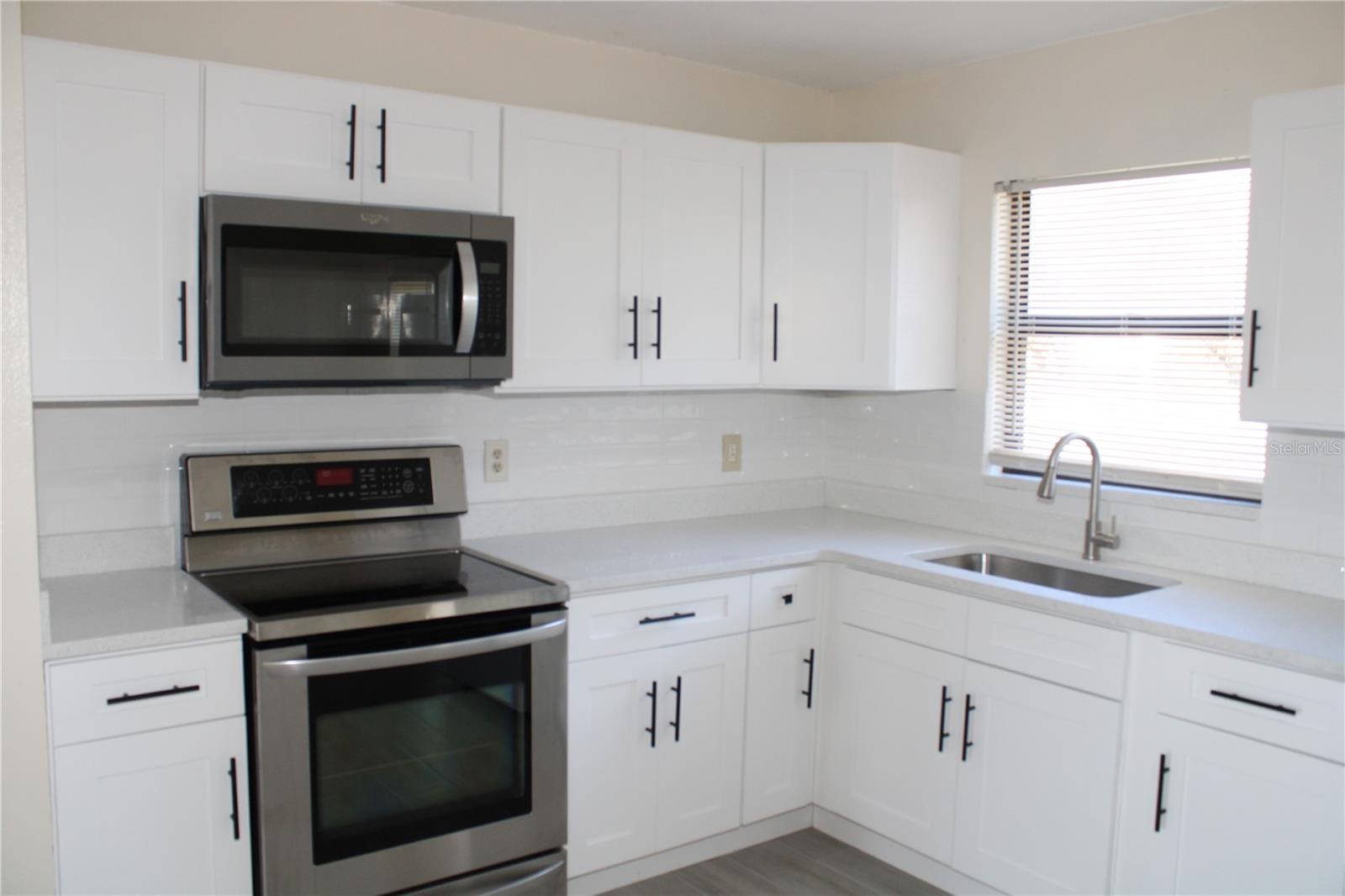 Image 4 of 13 For 11637 Kerry Court