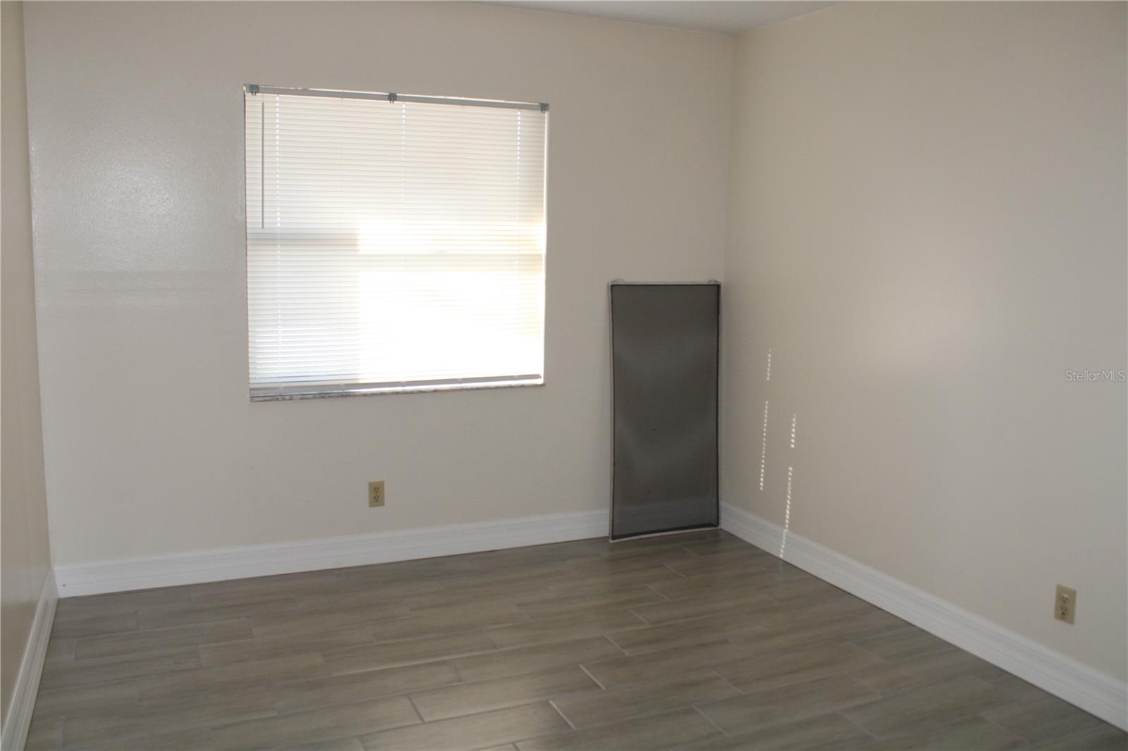 Image 7 of 13 For 11637 Kerry Court