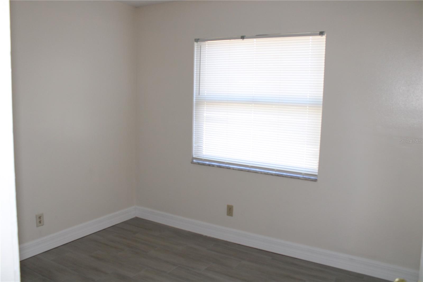 Image 8 of 13 For 11637 Kerry Court