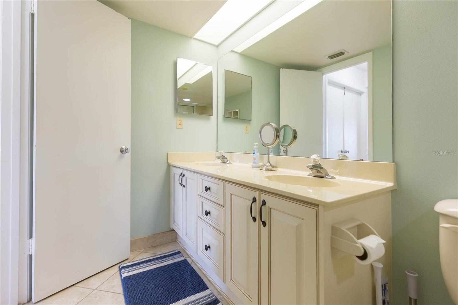 Image 25 of 36 For 6080 Bahia Del Mar Circle 113